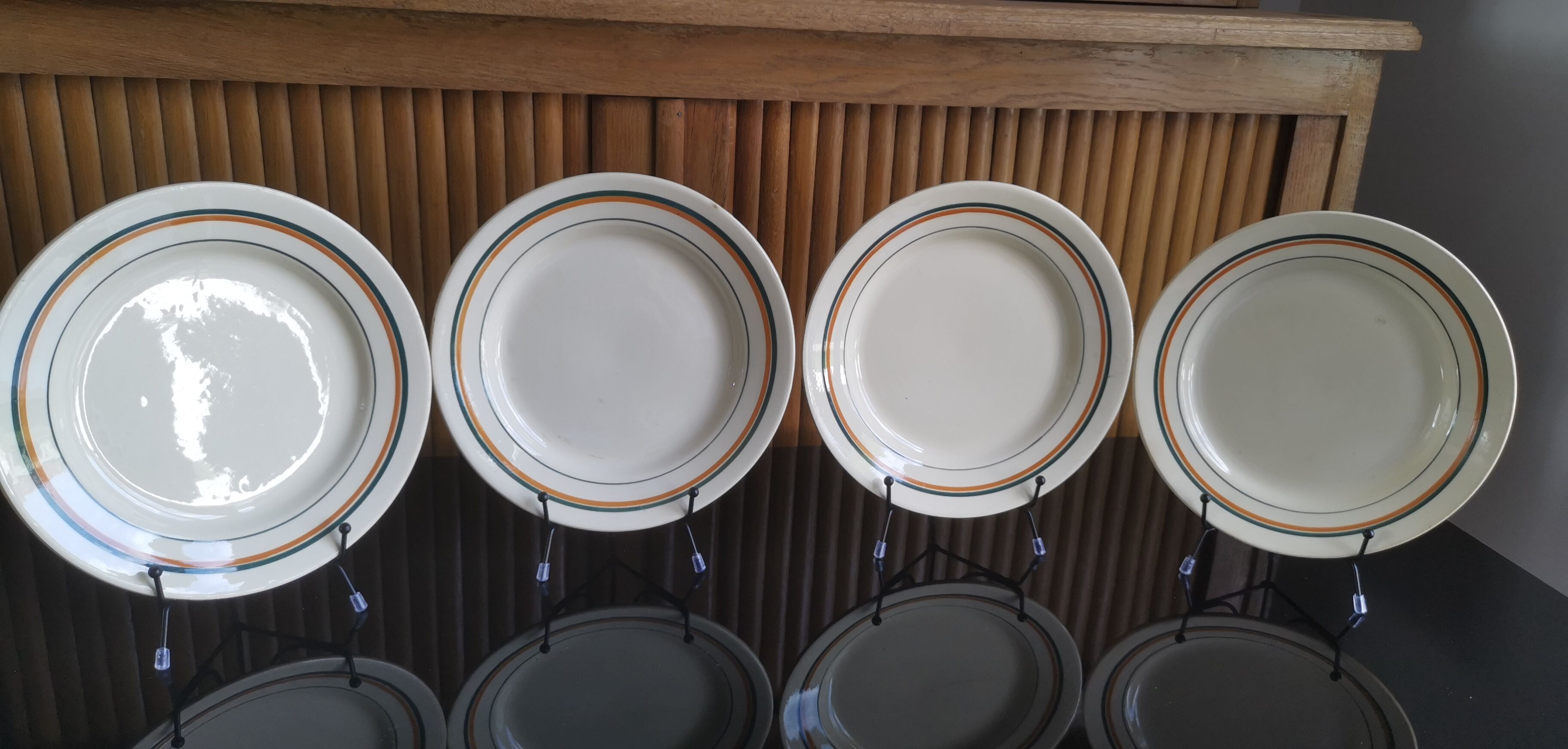 4 flat plates in earthenware, St Amand, Newton service