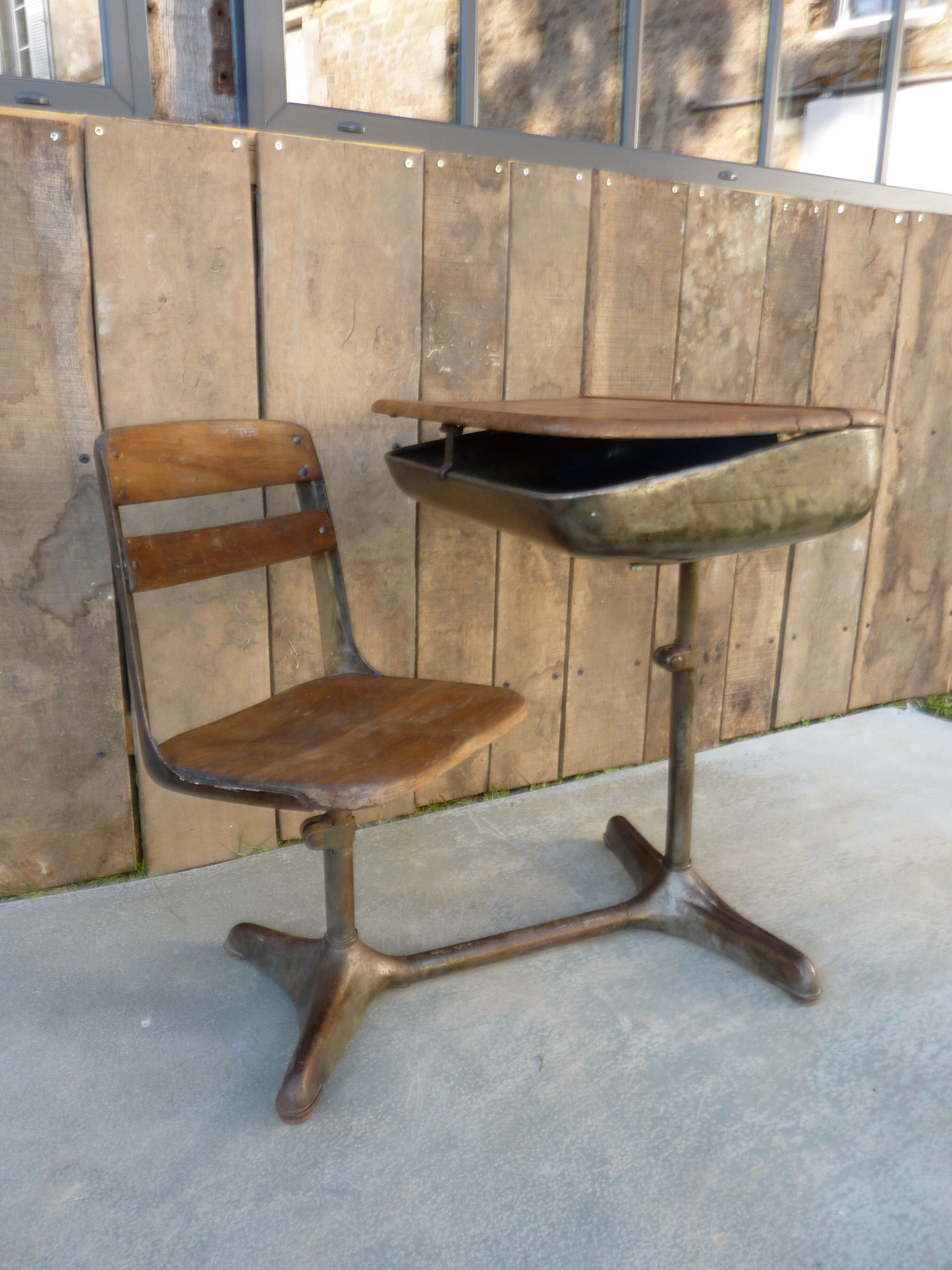 Office american streamline of Norman Bel Geddes of the 1940s