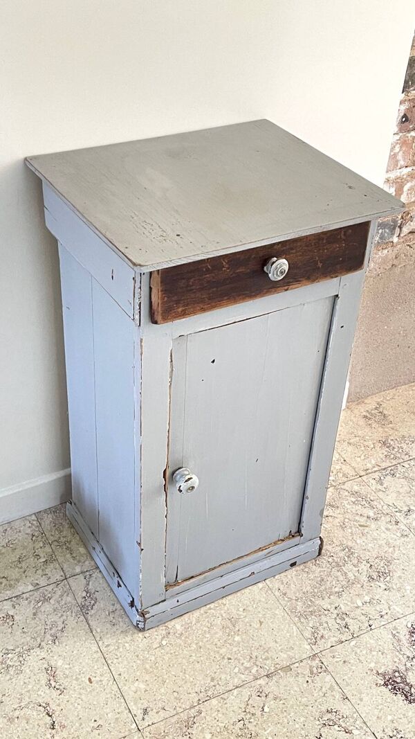 Meuble chevet ancien en bois gris patiné