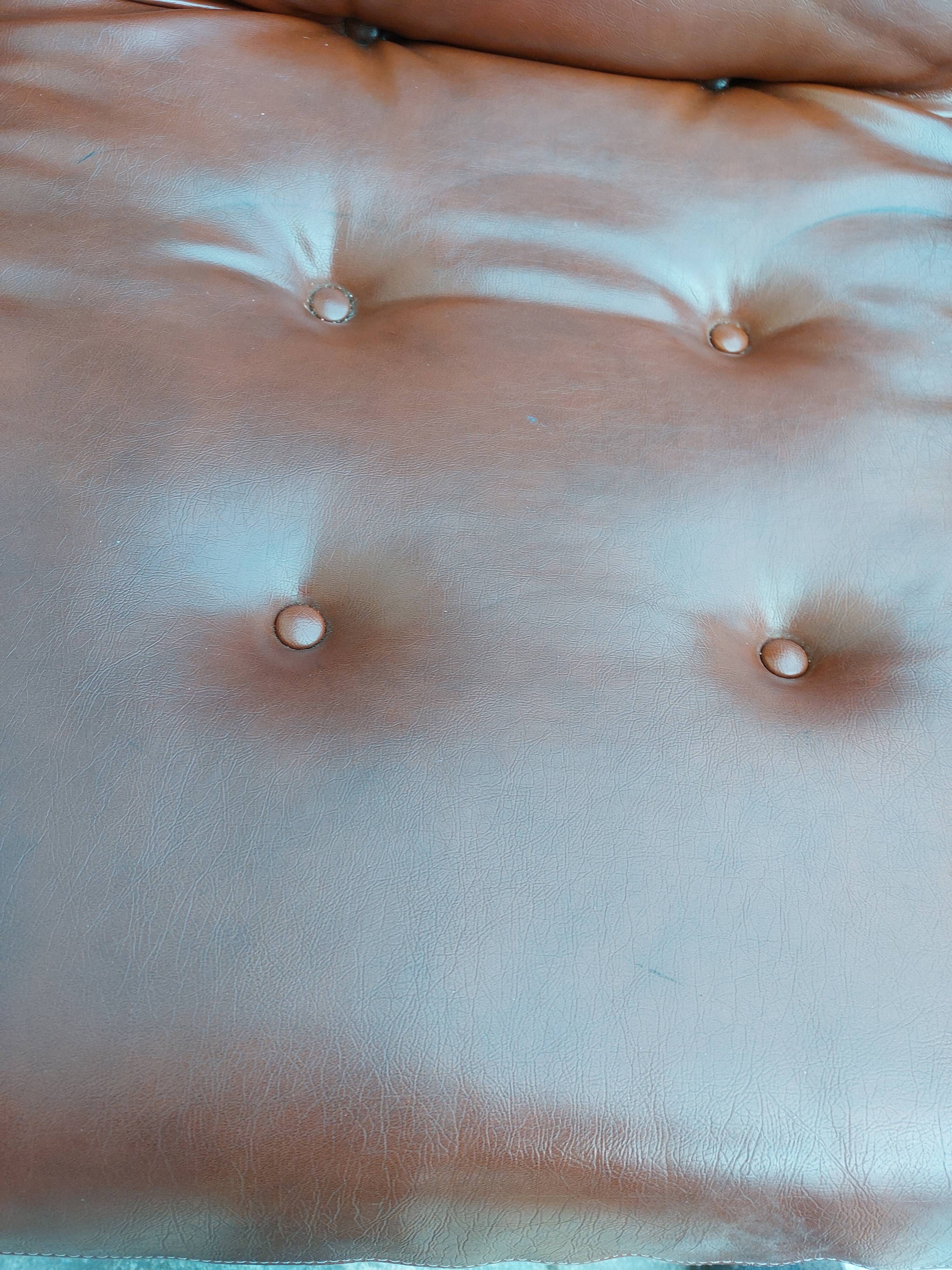 Rotating armchair in vintage skaî 1970