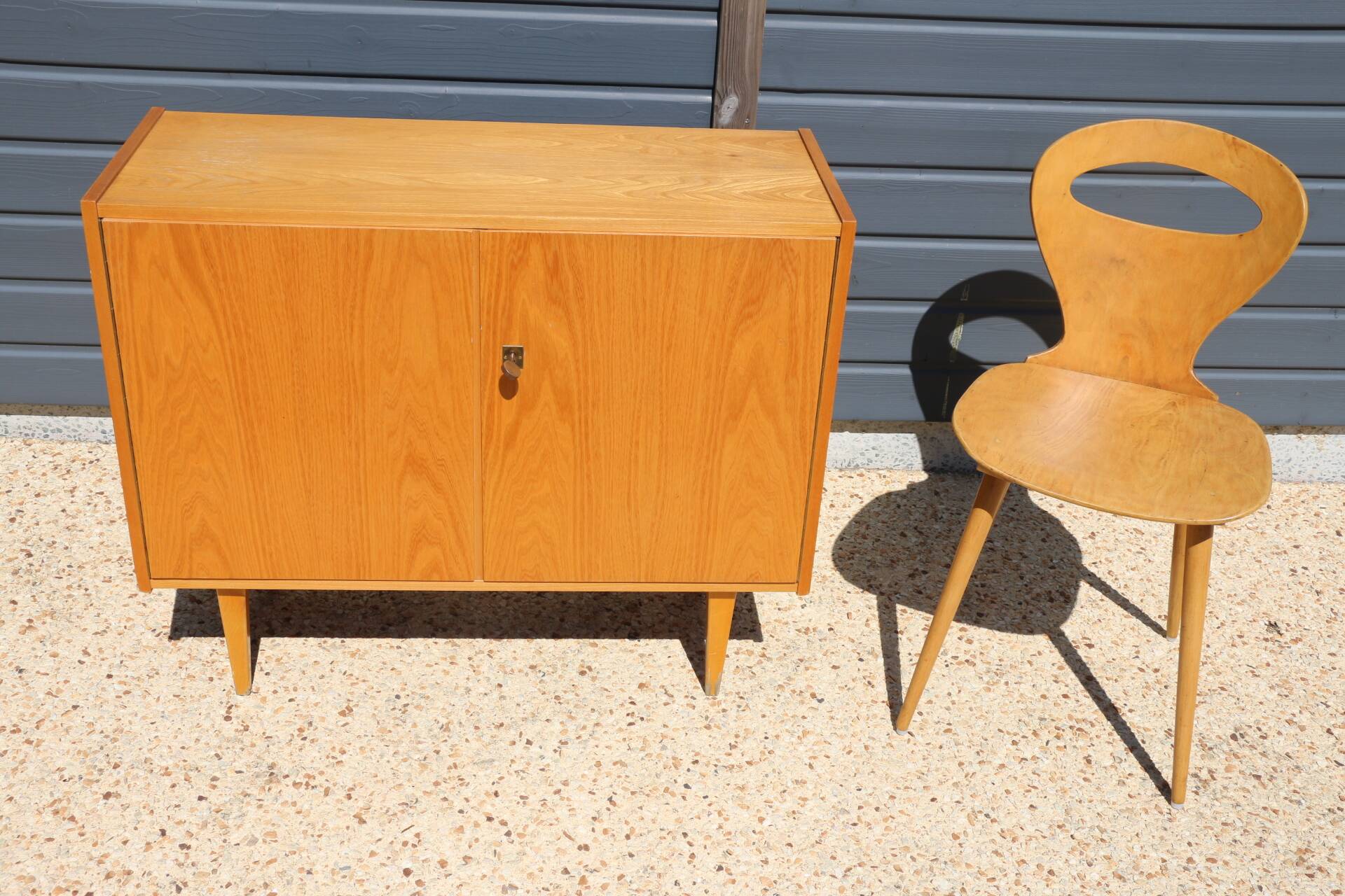 Light wood sideboard with 2 doors