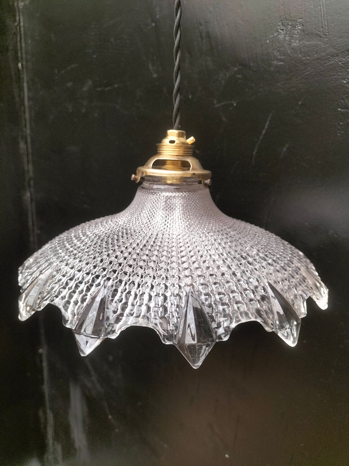 Paire suspensions en verre holophane