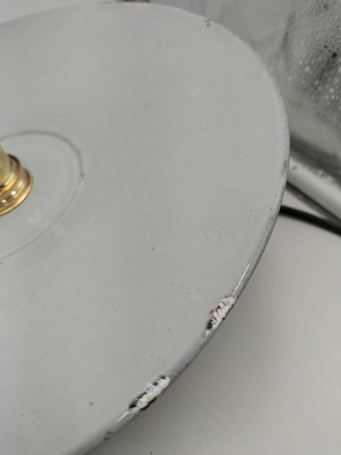 Enamelled sheet metal suspensions