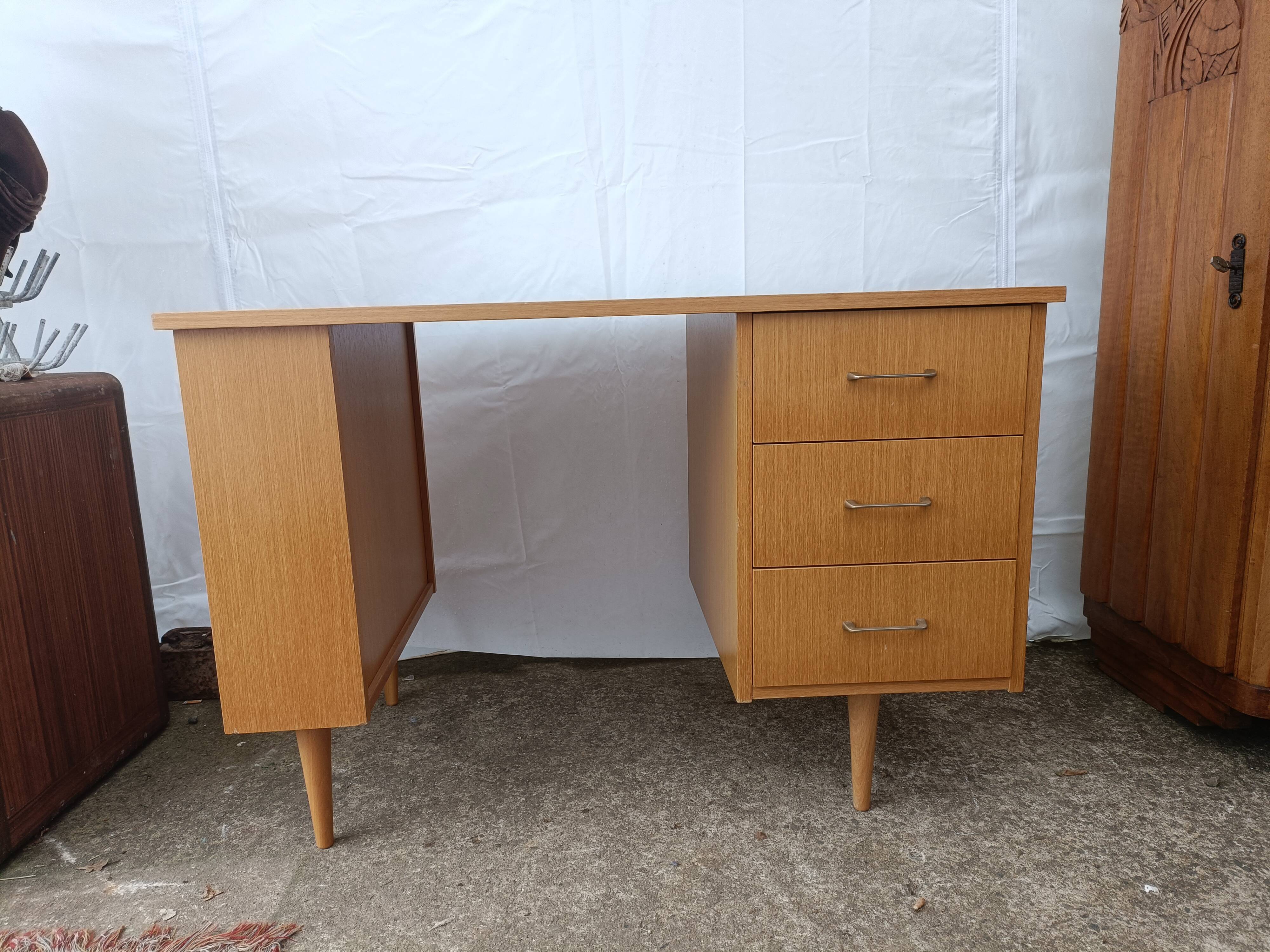 Desk 70s light wood opening to 3 drawers