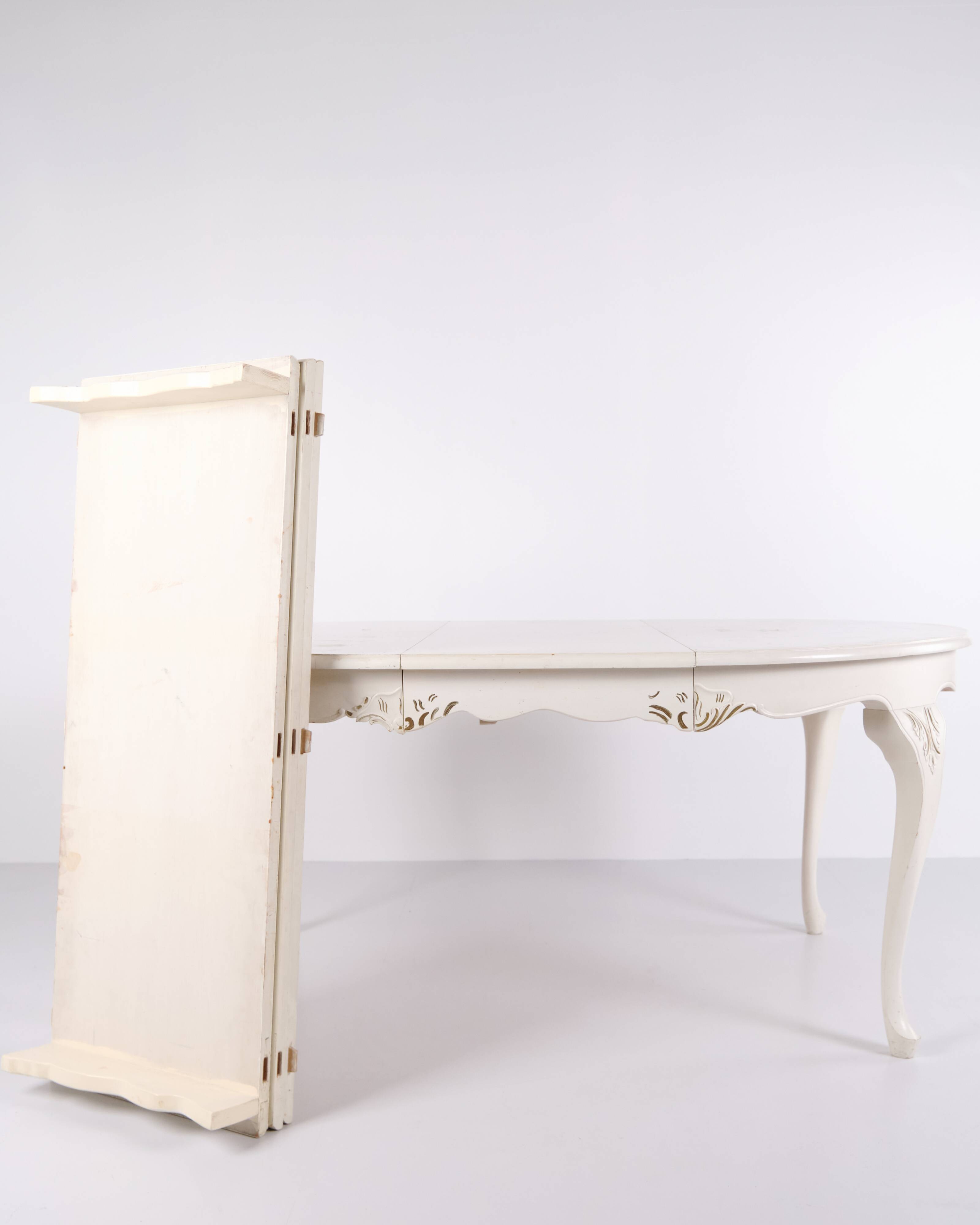 Antique round dining table with extension - Neo Rococo style - white painted with decorative details - 1920s
