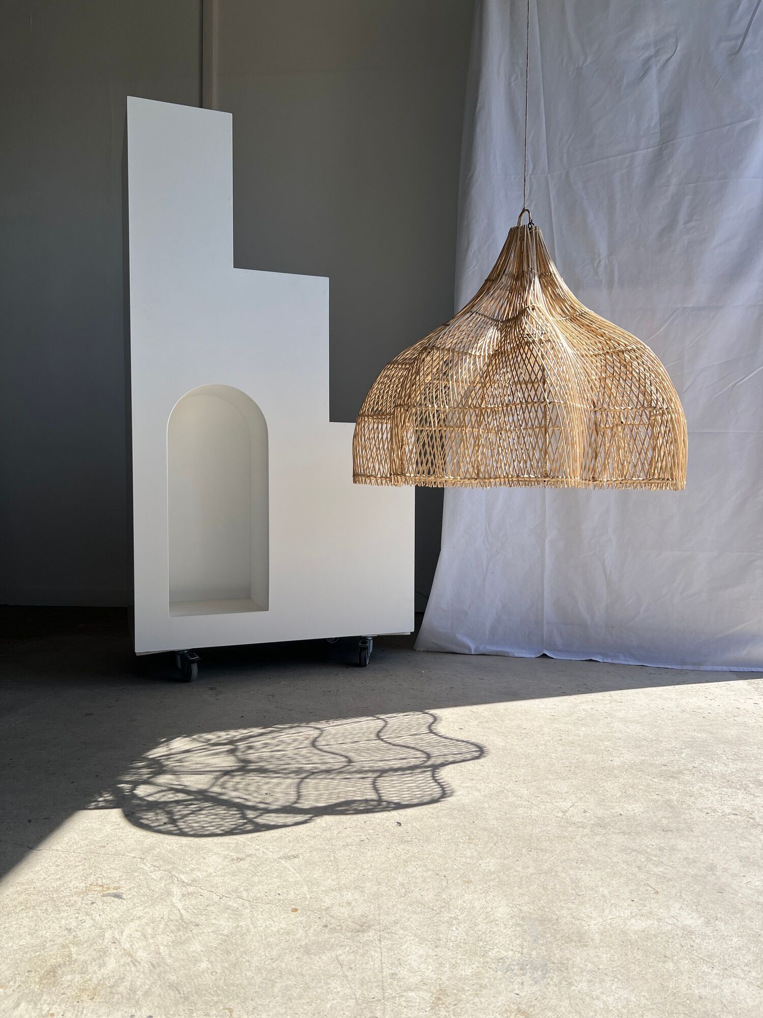 Rattan pendant lamp in the shape of a flower