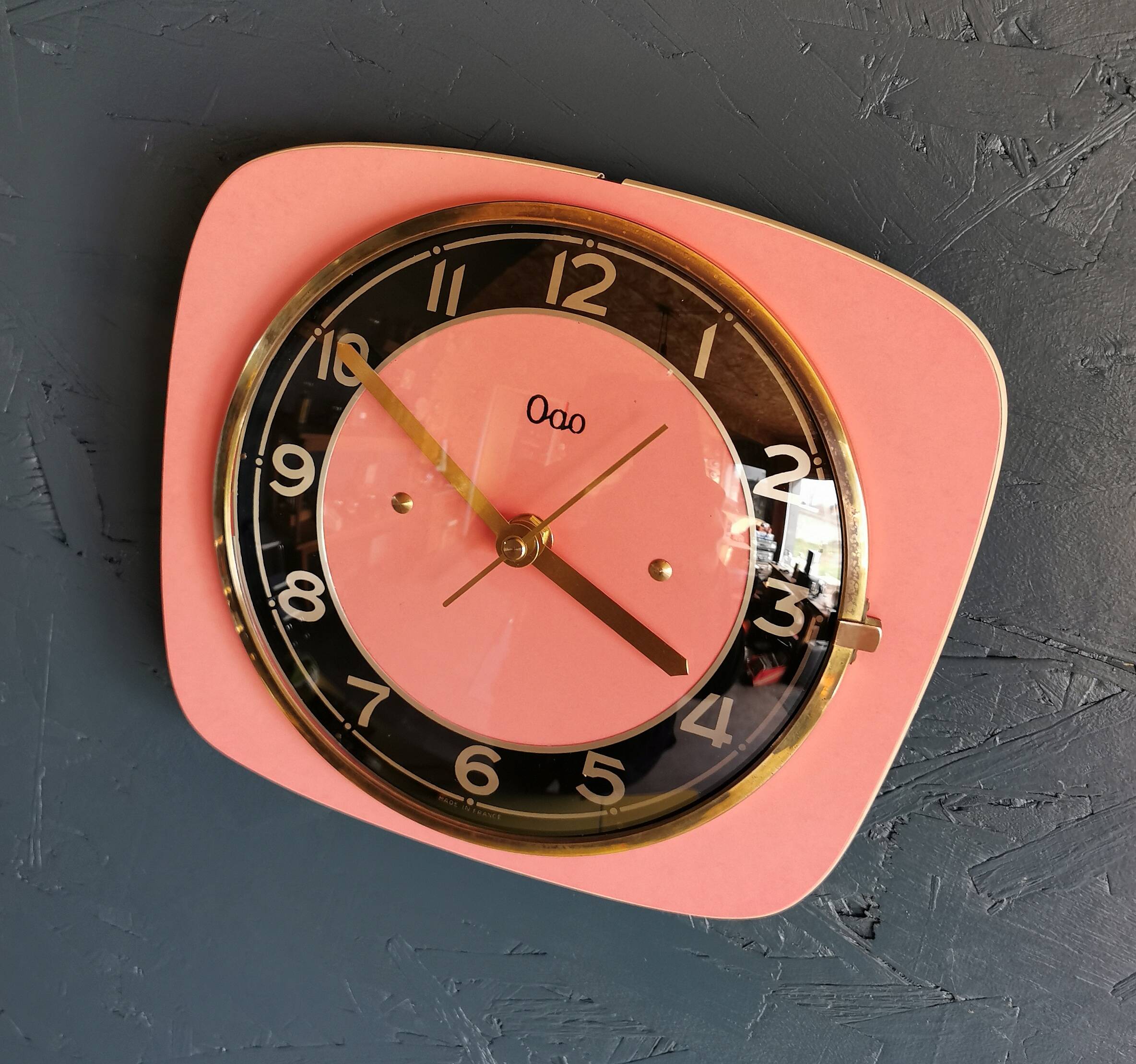Vintage formica clock silent trapeze wall pendulum "Odo pink black"