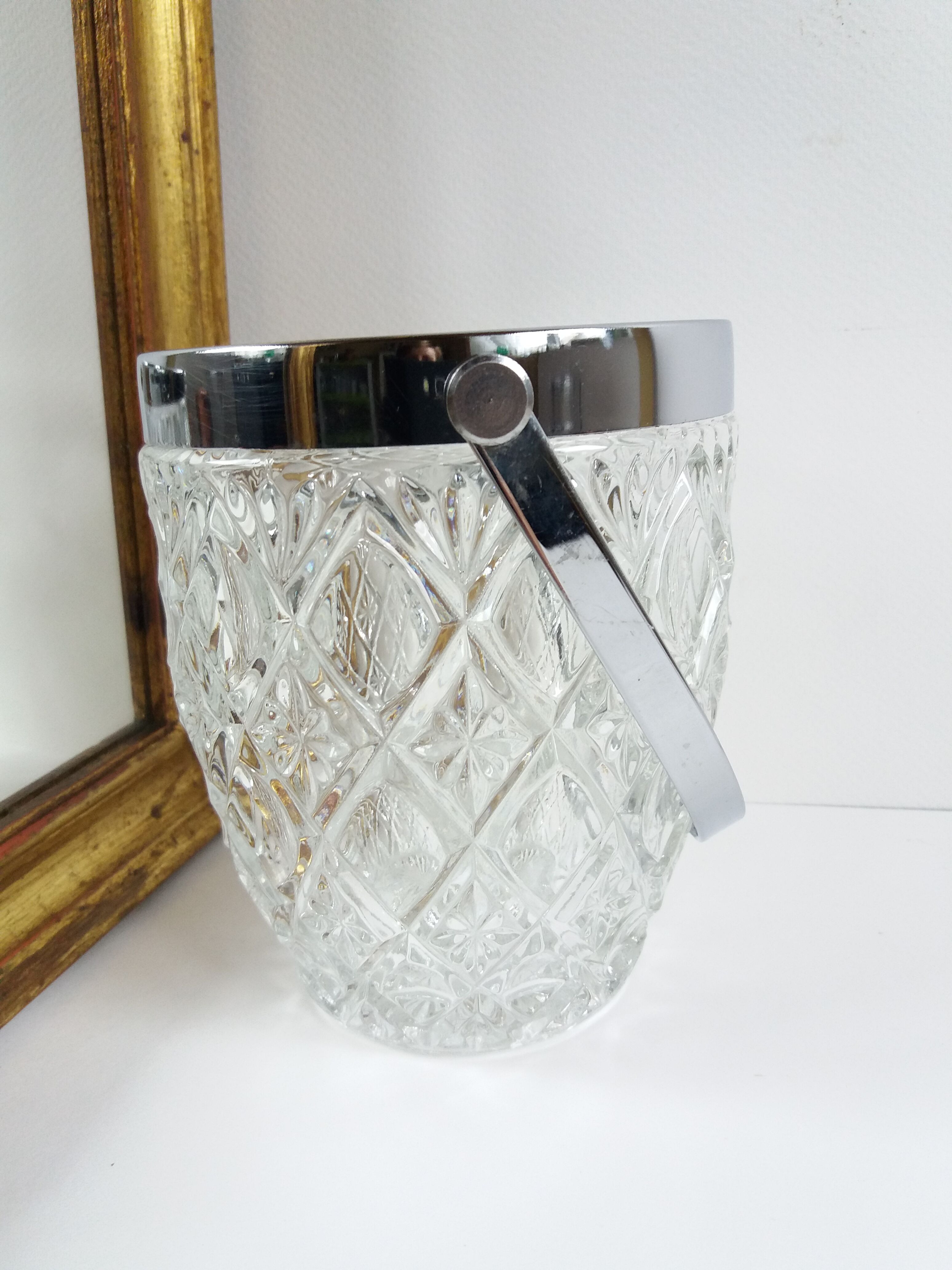 Diamond ice bucket