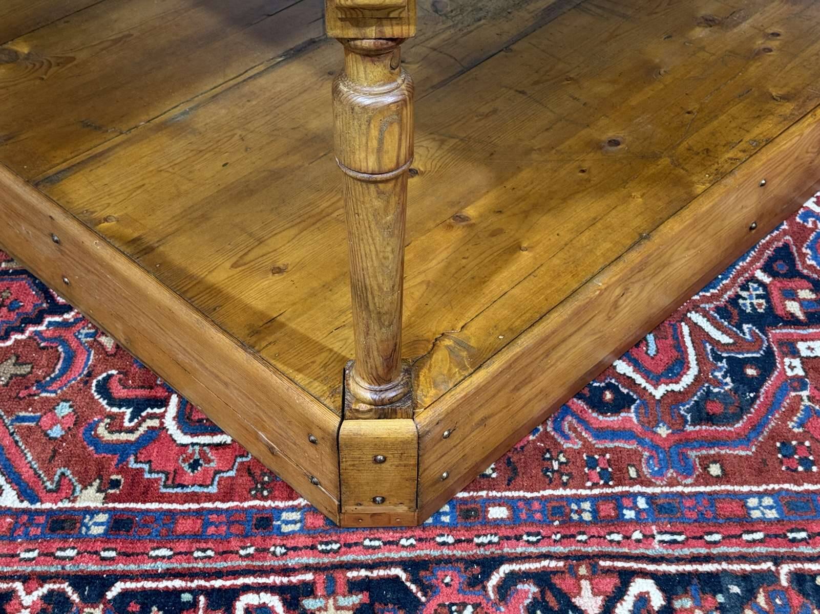 19th-century work table in English pine.
