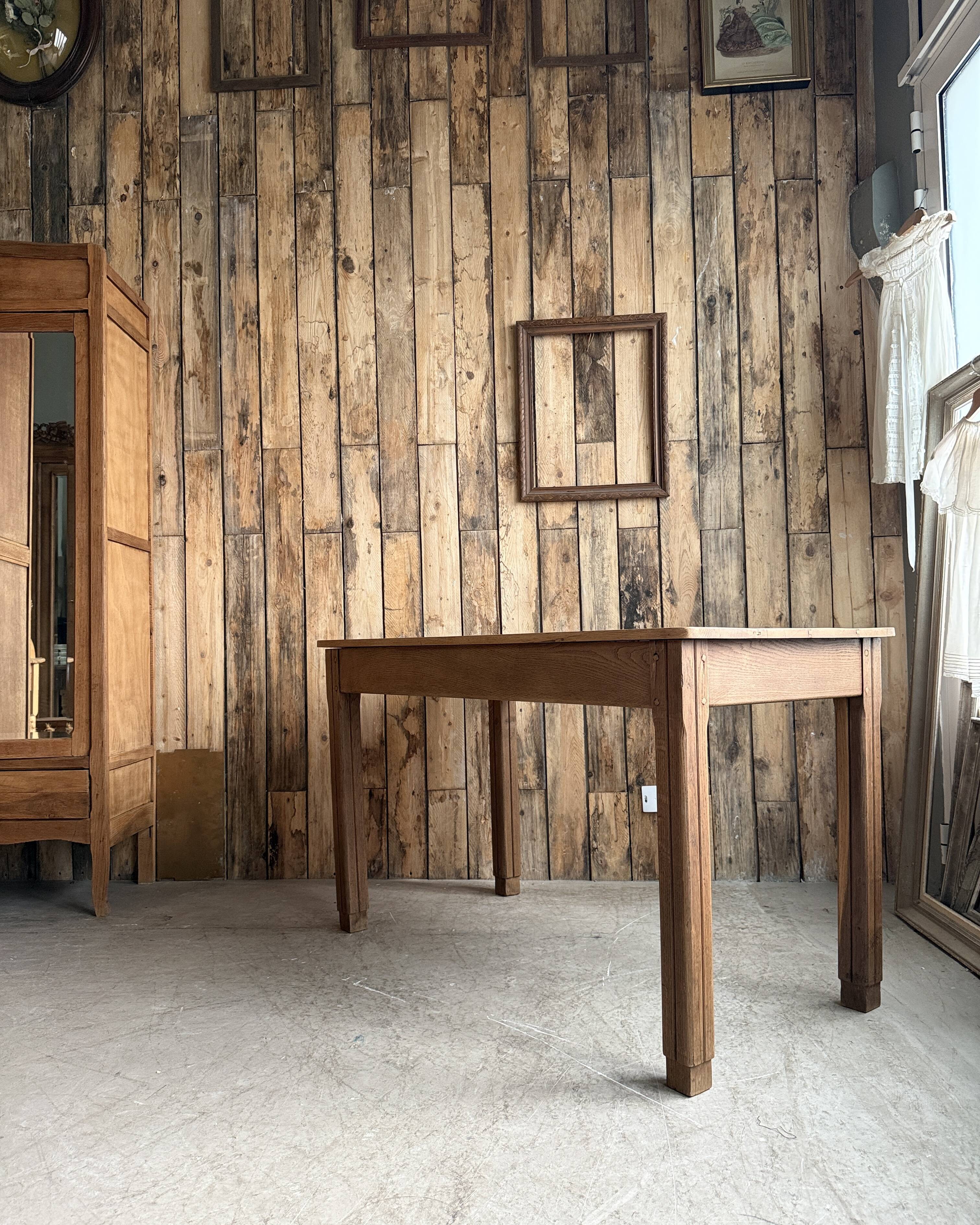 Art Deco table in solid oak (renovated)