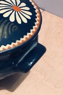 Alsatian pottery soup decorated with white flowers and green arabesques motifs