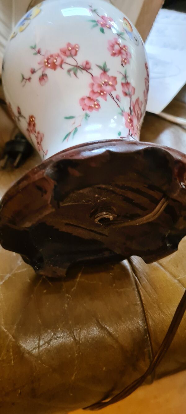 Lampe asia porcelaine motif papillon