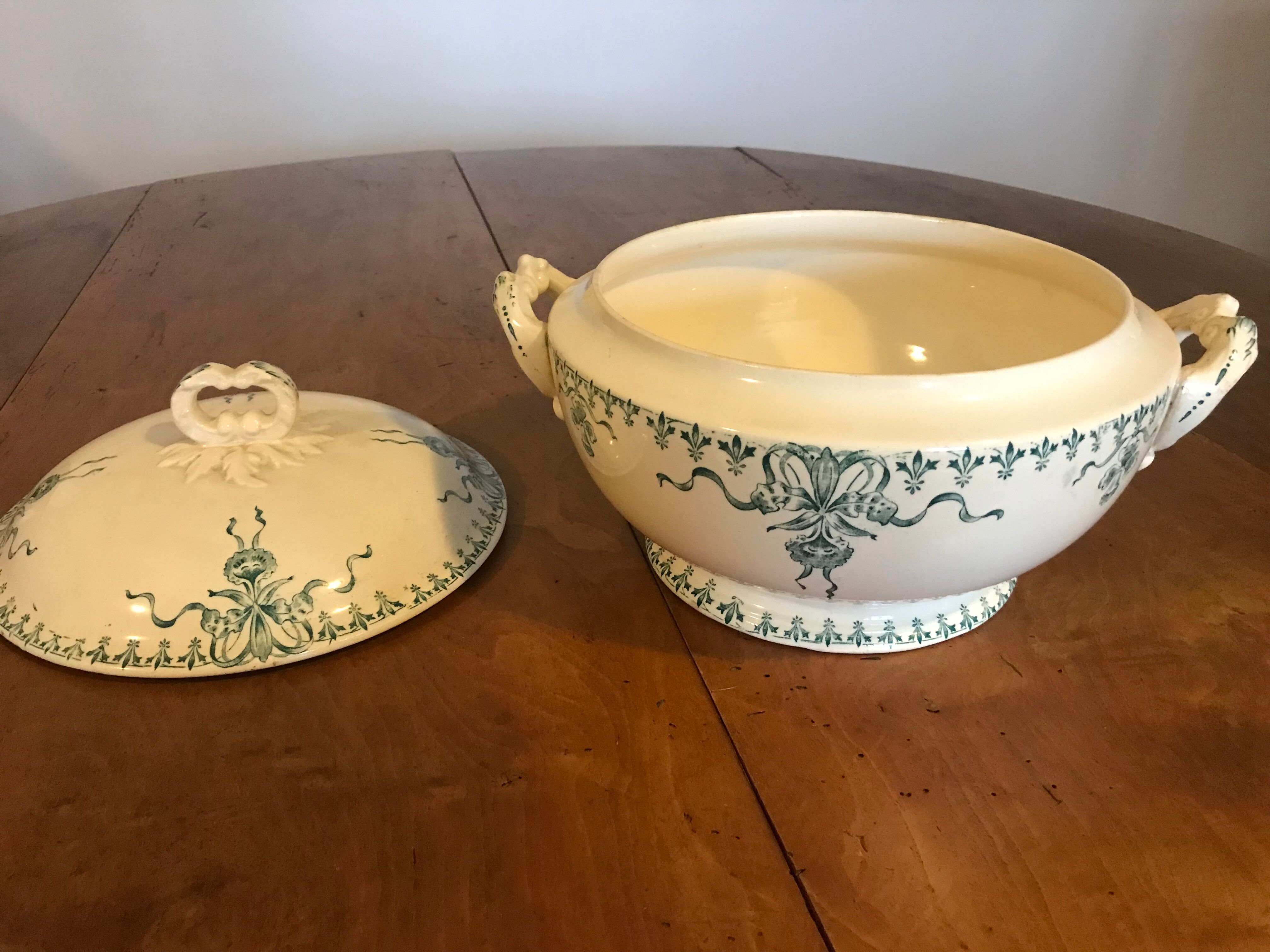Soup-tureen in opaque porcelain from gien "venice"