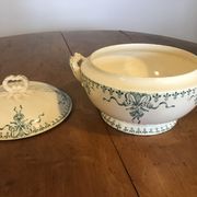 Soup-tureen in opaque porcelain from gien "venice"