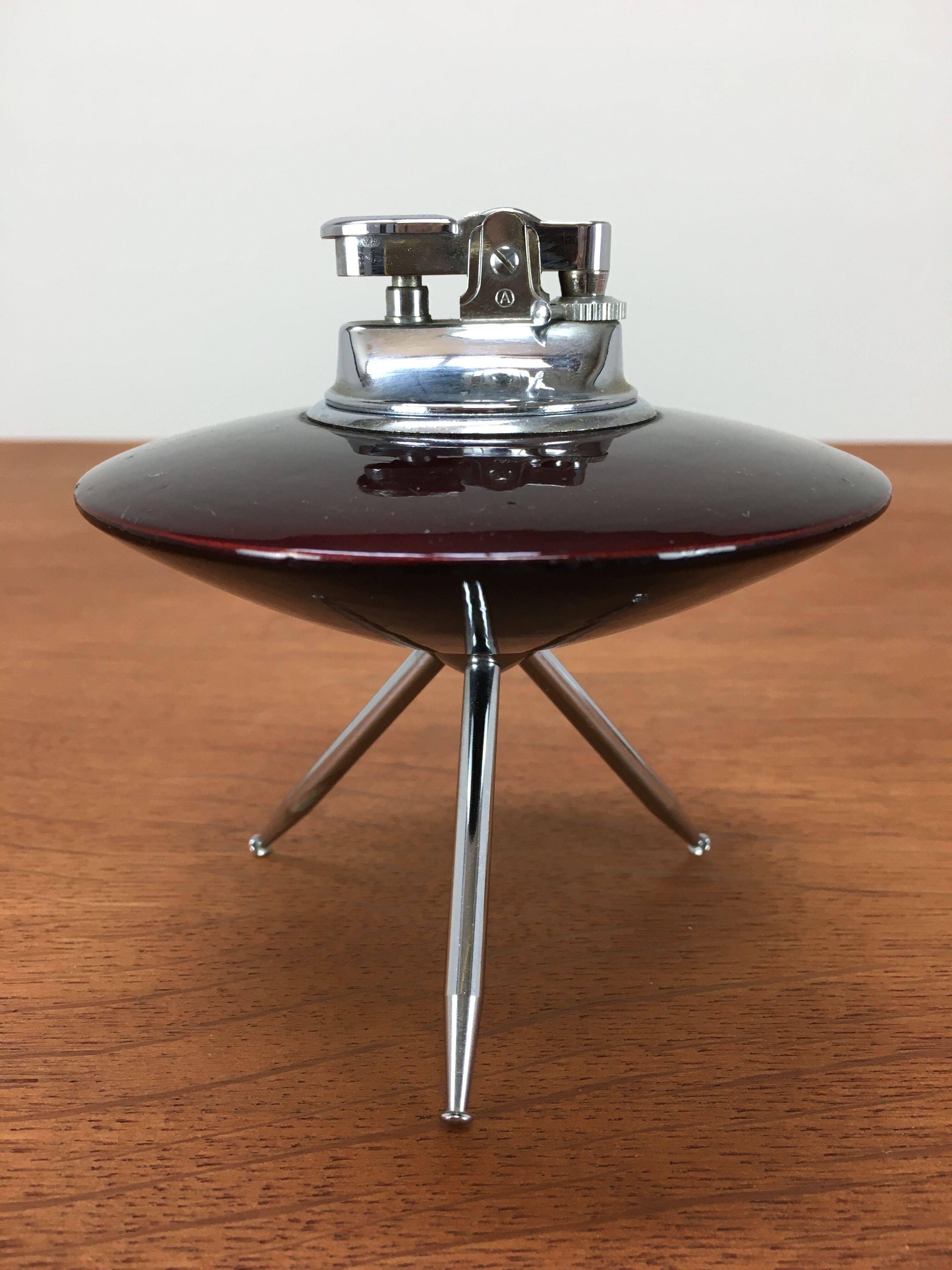 Spage age table lighter, tripod flying saucer
