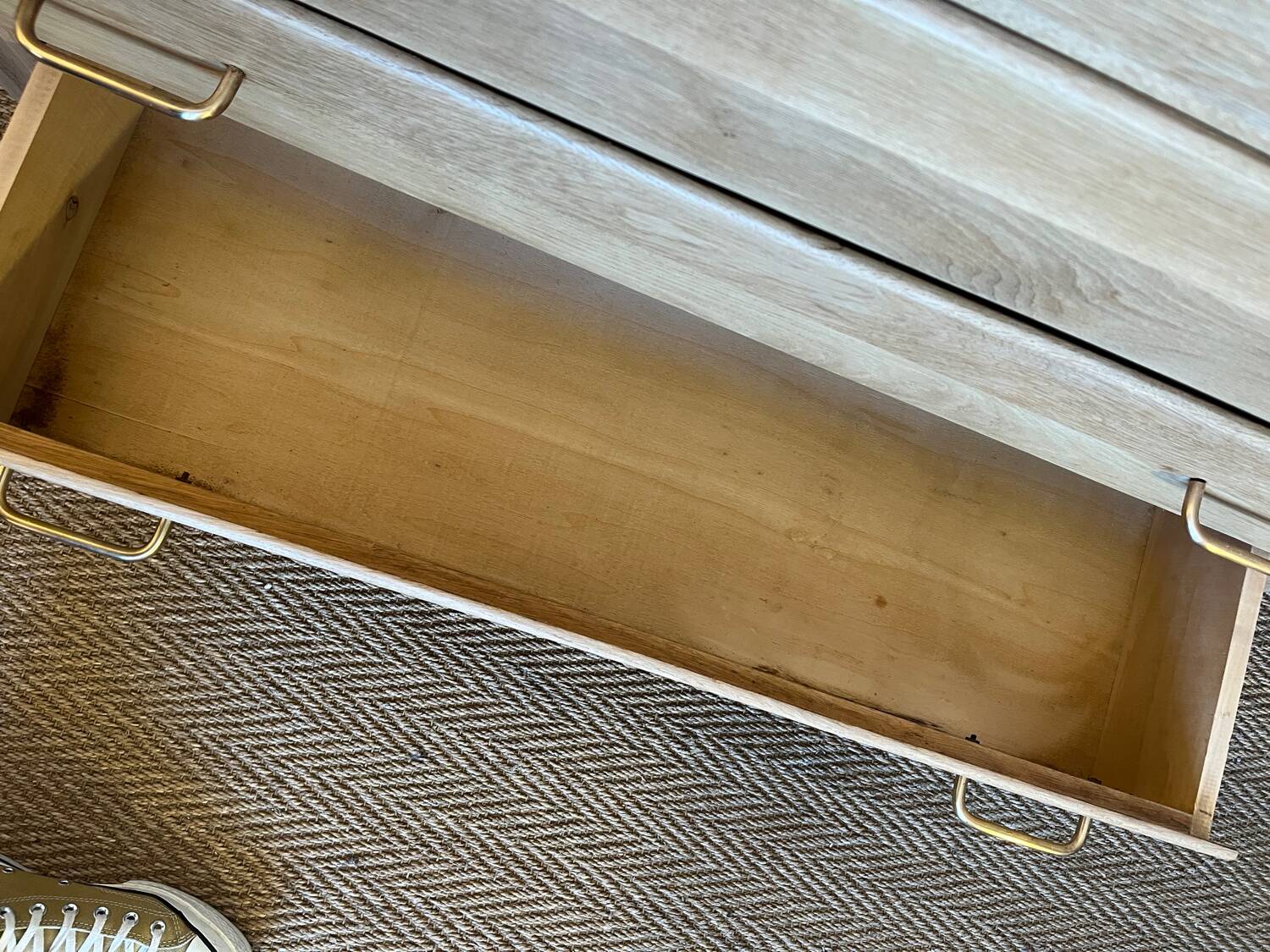 Vintage chest of drawers in wood and golden brass handles