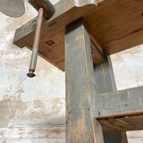 Carpenter's workbench in solid beech wood.