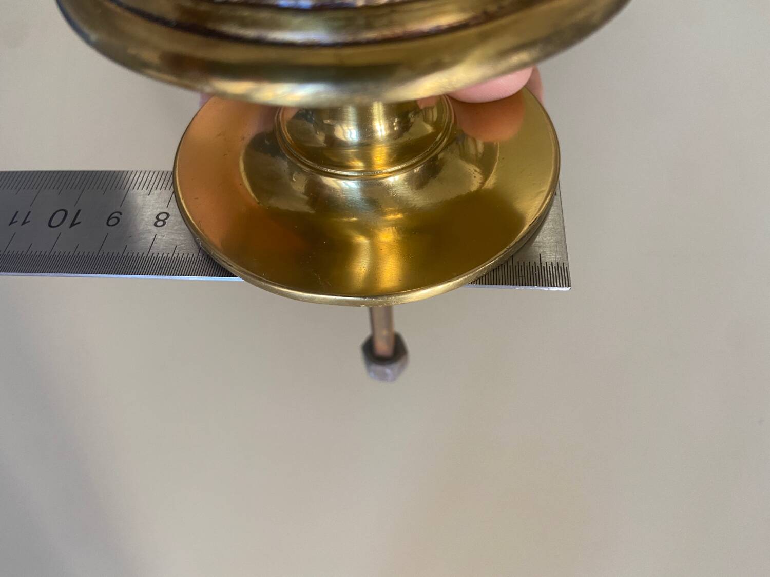 Entrance door pull handle in solid brass