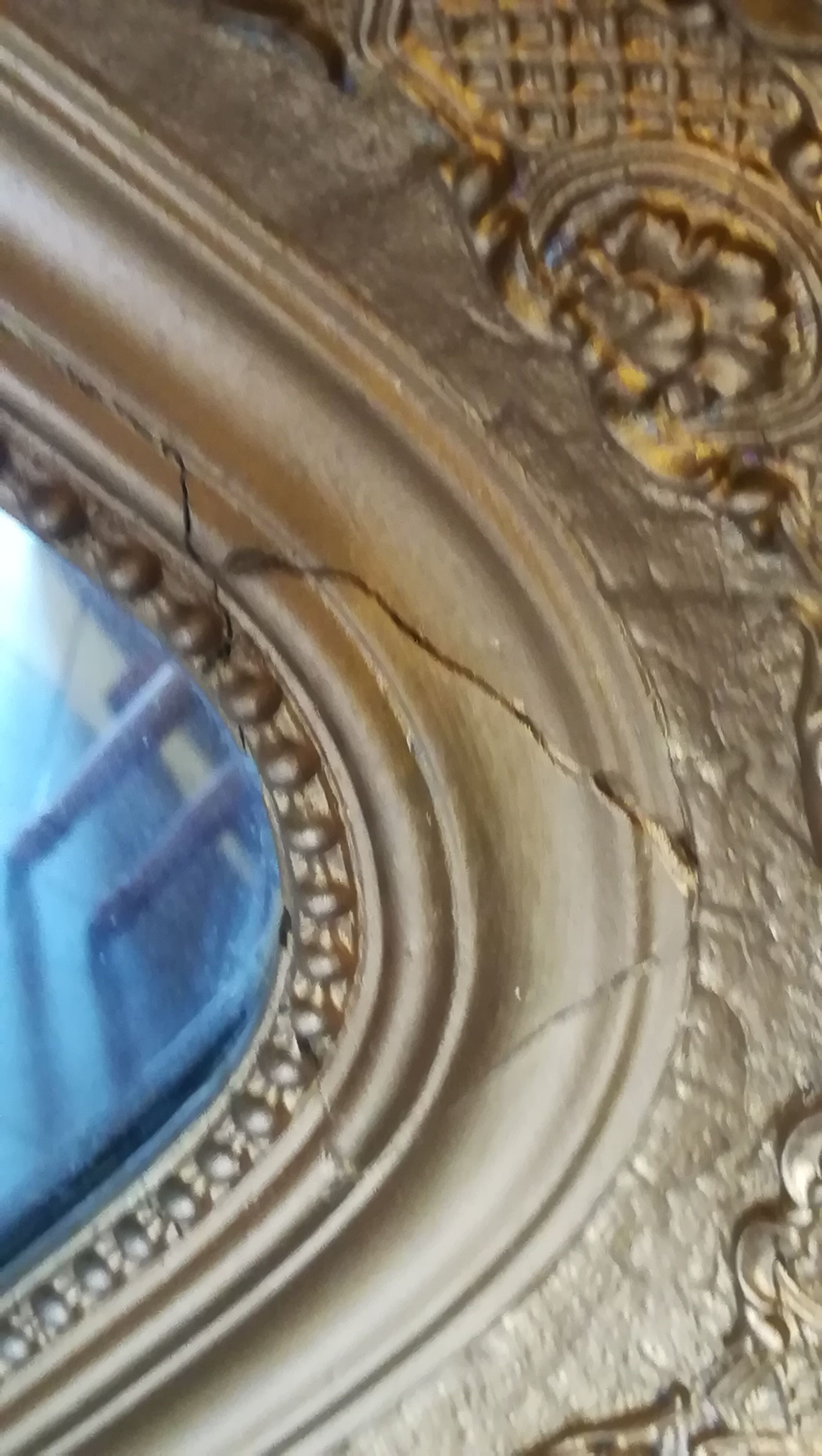 Classic-style gold mirror - 122x78cm