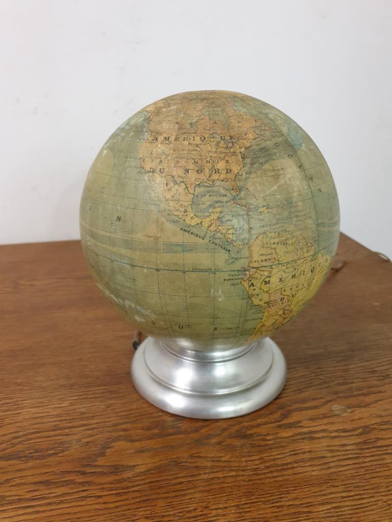 Globe lamp