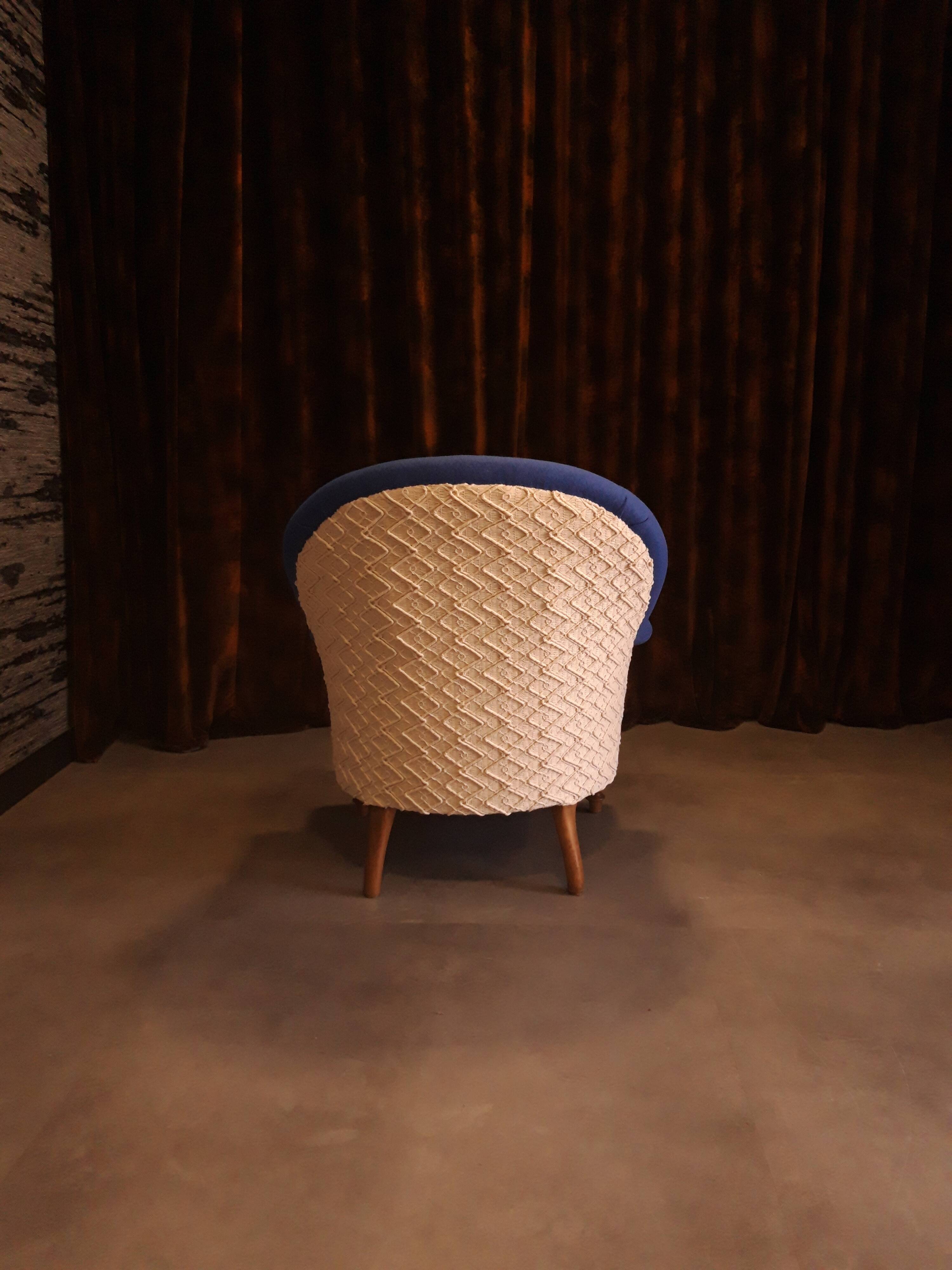 Toad armchair