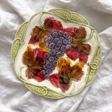 Assiette ancienne en barbotine raisins feuilles de vigne Orchies