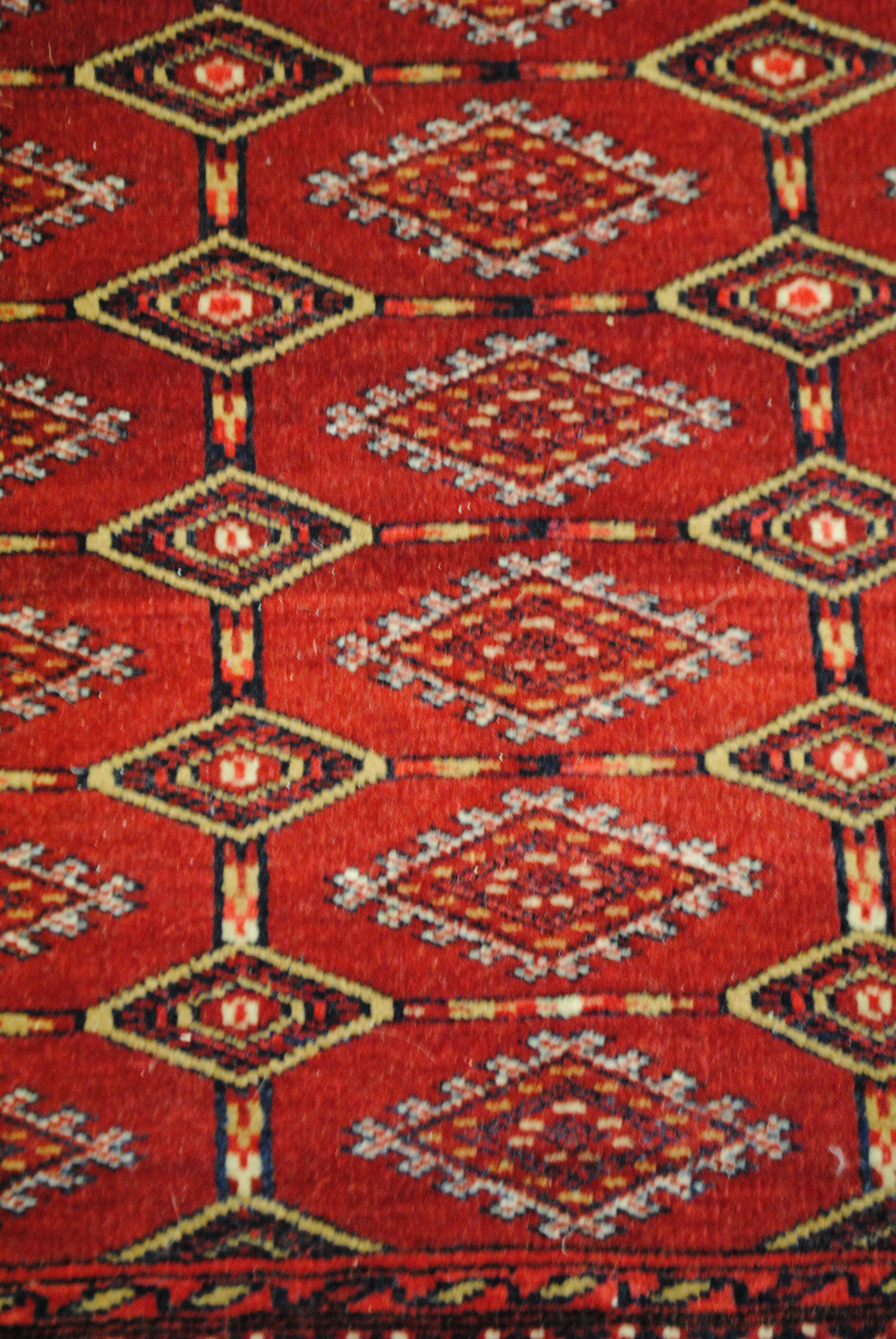 Authentic Persian rugs, knotted hand of extreme finesse by the tribe of the torkaman 162x110cm