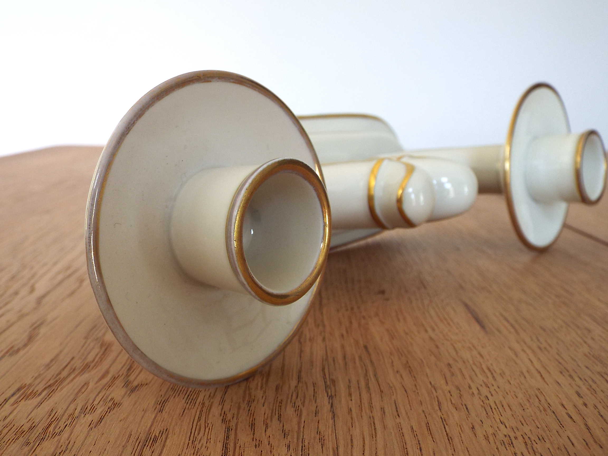 Porcelain candle holder