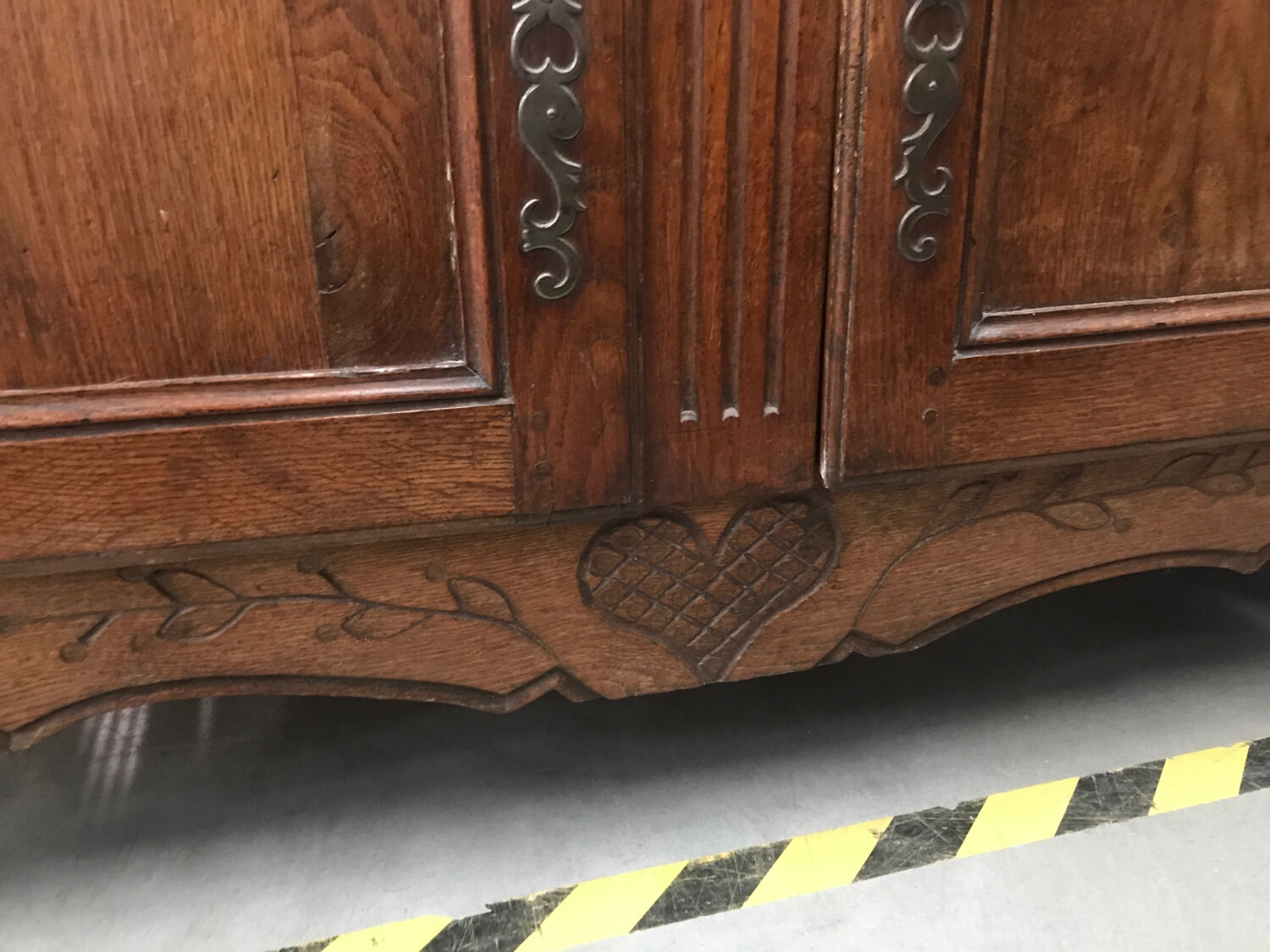 Parisian oak sideboard with two doors