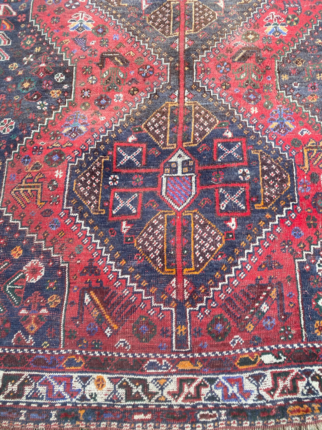 Large Iranian carpet, 100% wool, handwoven, very good condition.