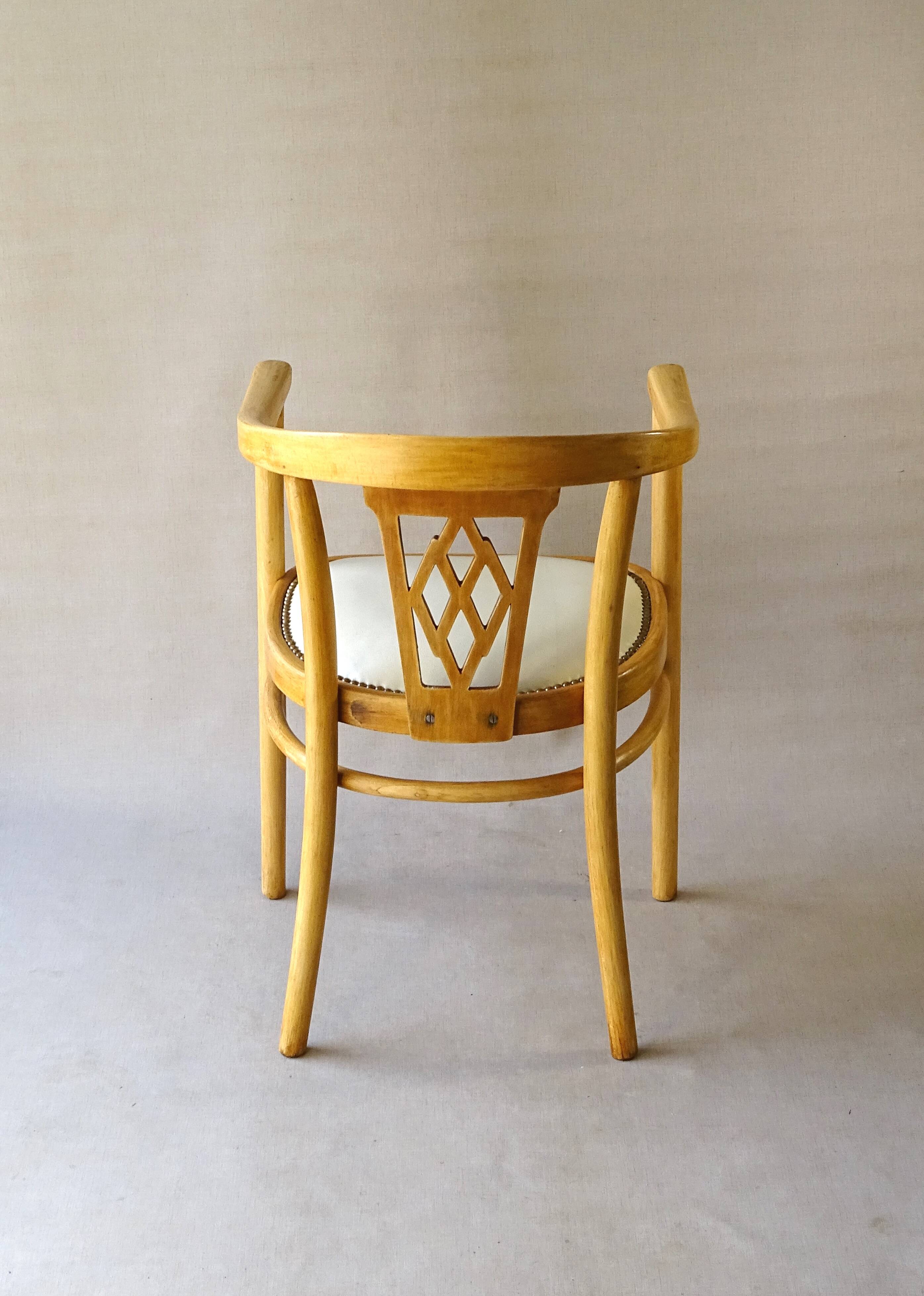 Thonet leather armchair N° A969 F, circa 1930, Art deco