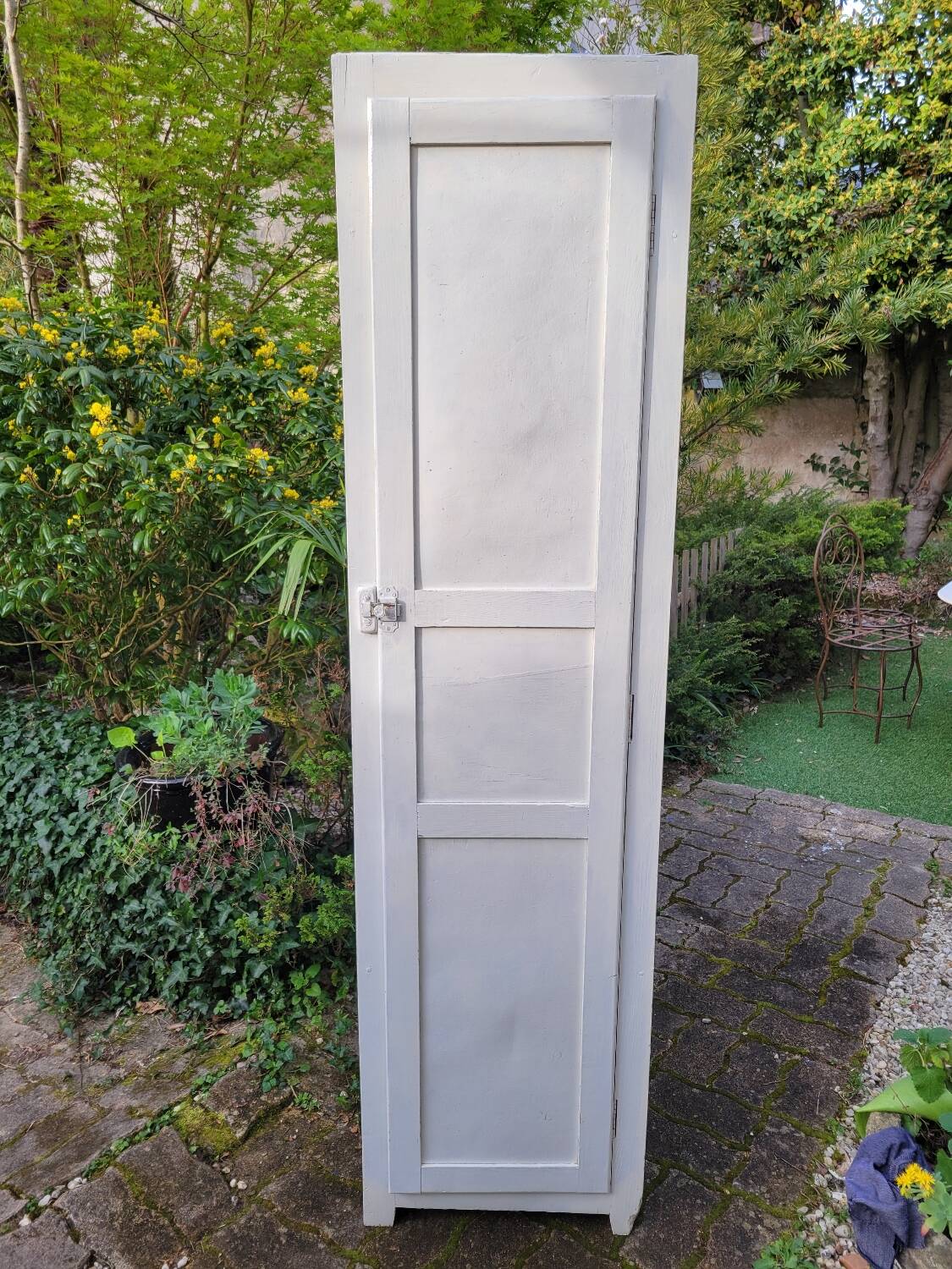 Parisian one-door wardrobe