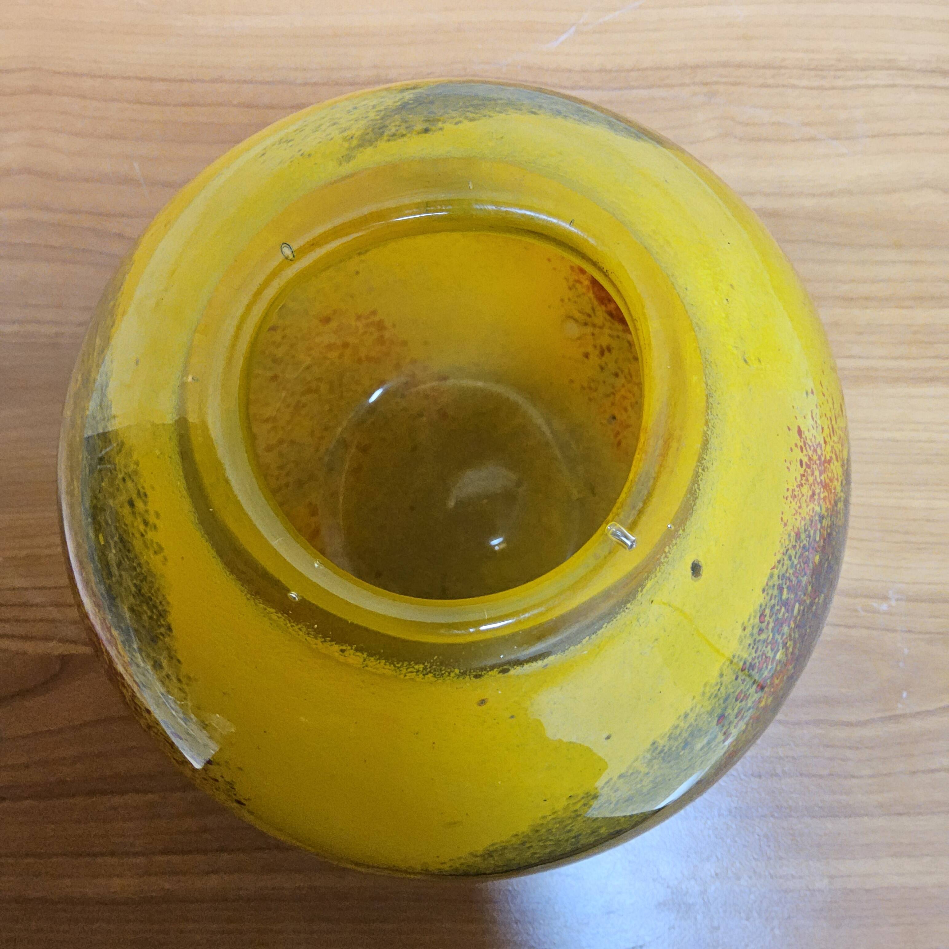 Vase en verre soufflé à la bouche jaune Ioan Nemtoi