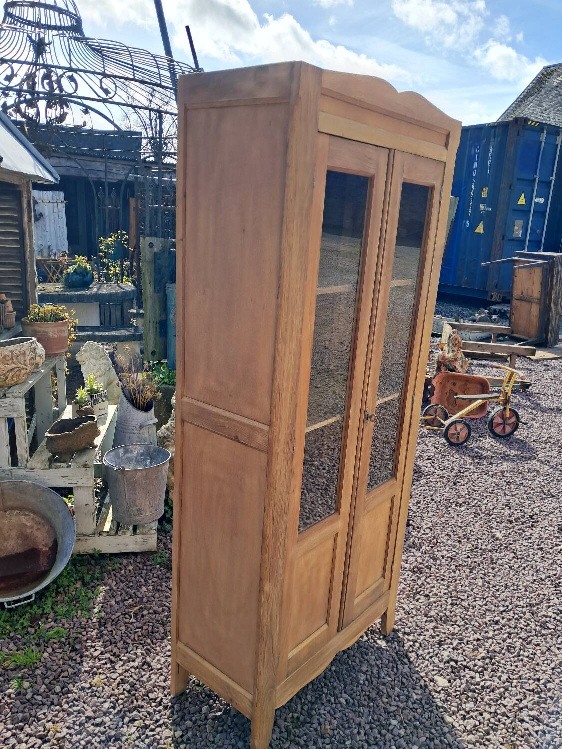 Armoire vitrée
