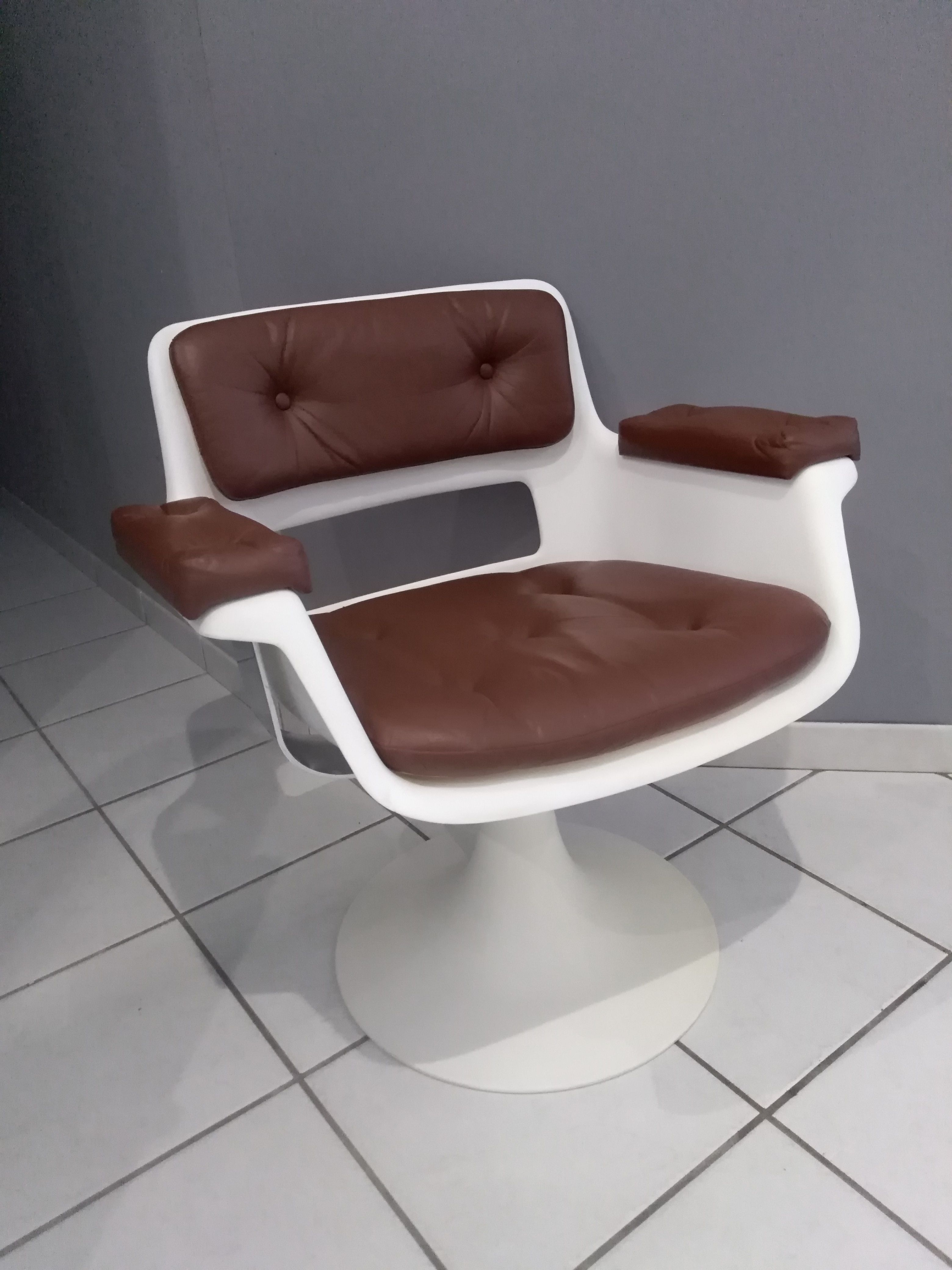 Designer Albert Jacob's 1970s vintage tulip chair