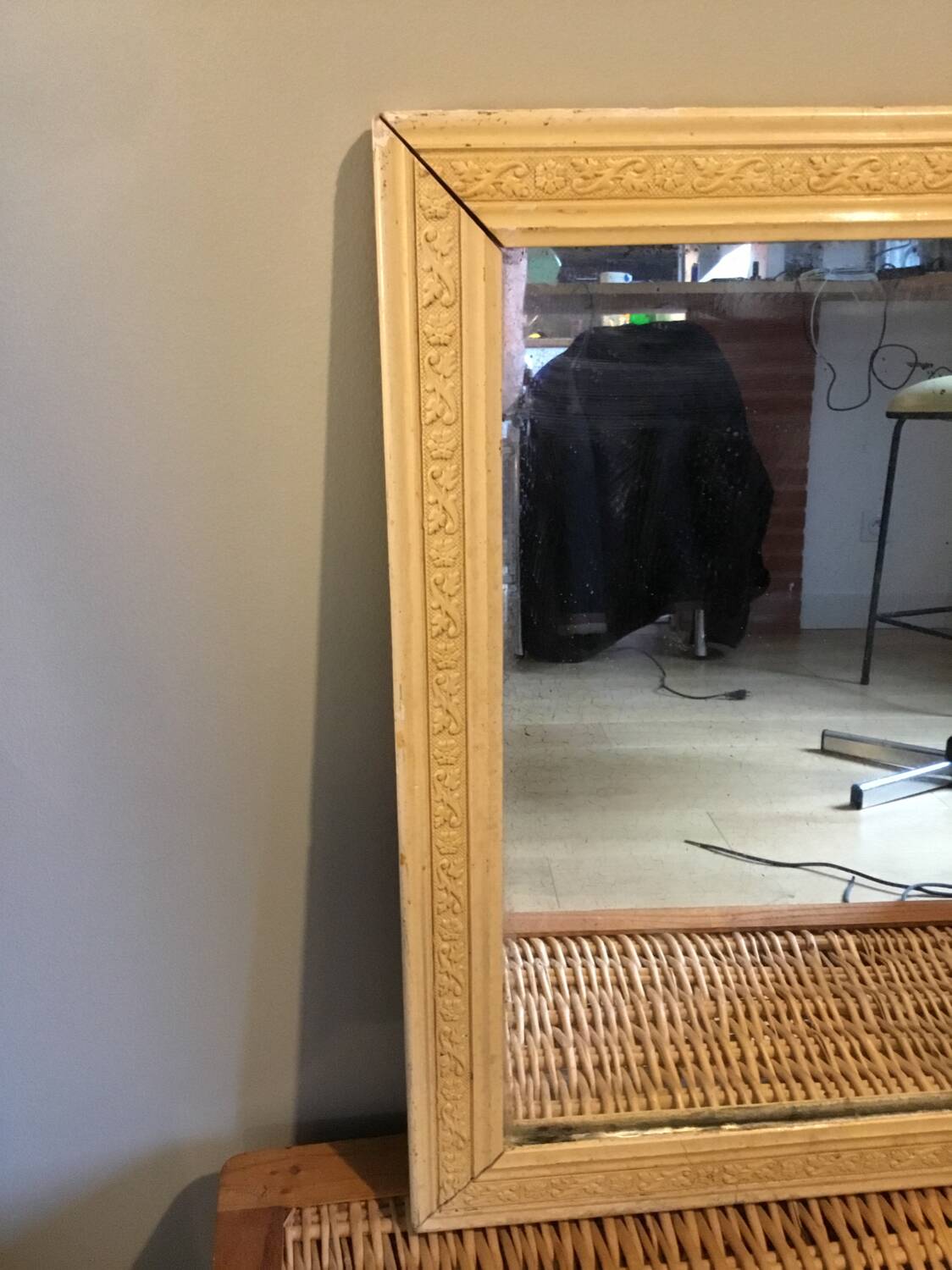 White wooden mirror