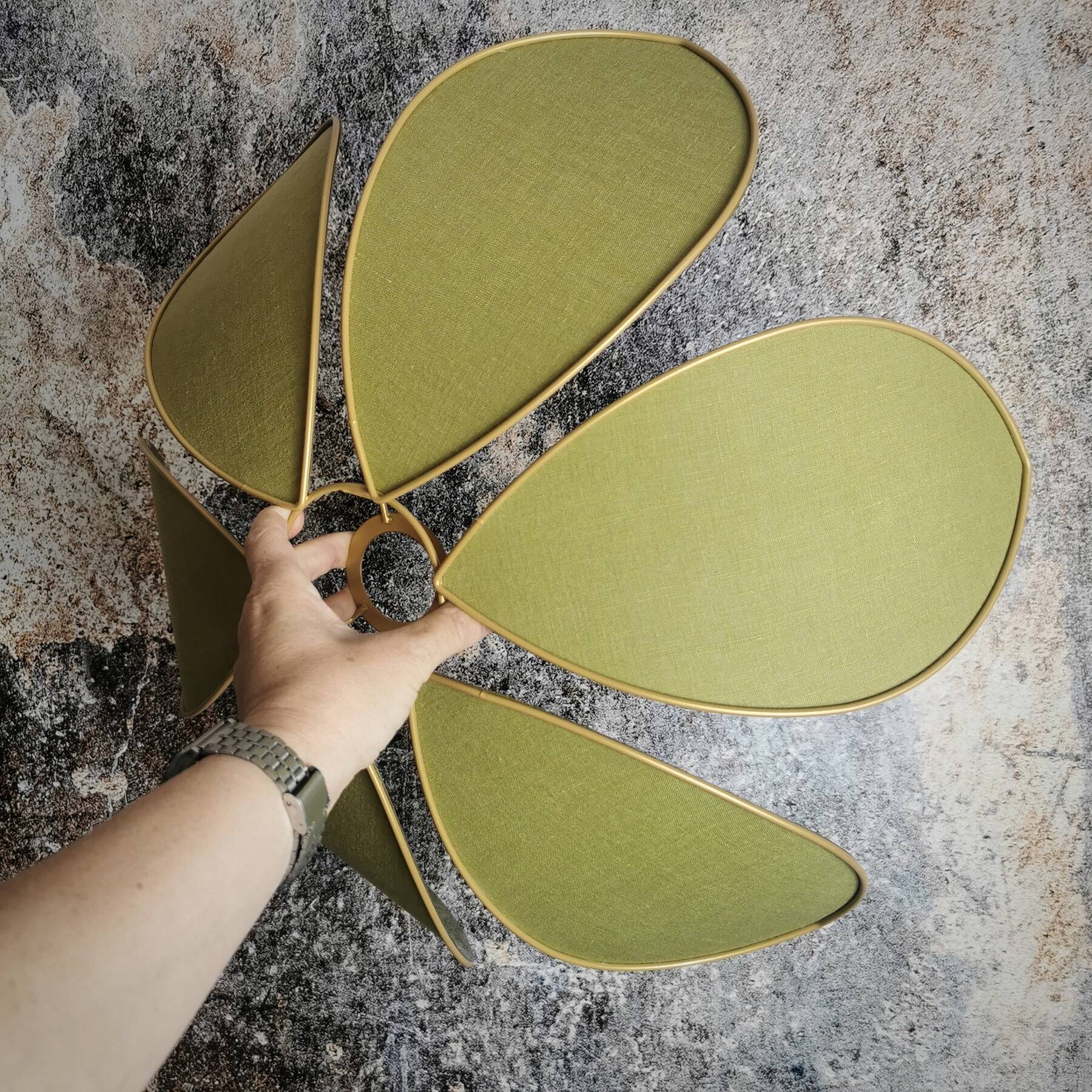 Flower suspension metal structure 6 petals in olive green linen