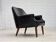Fauteuil danois des années 1970, en simili cuir, avec des pieds en bois de teck.