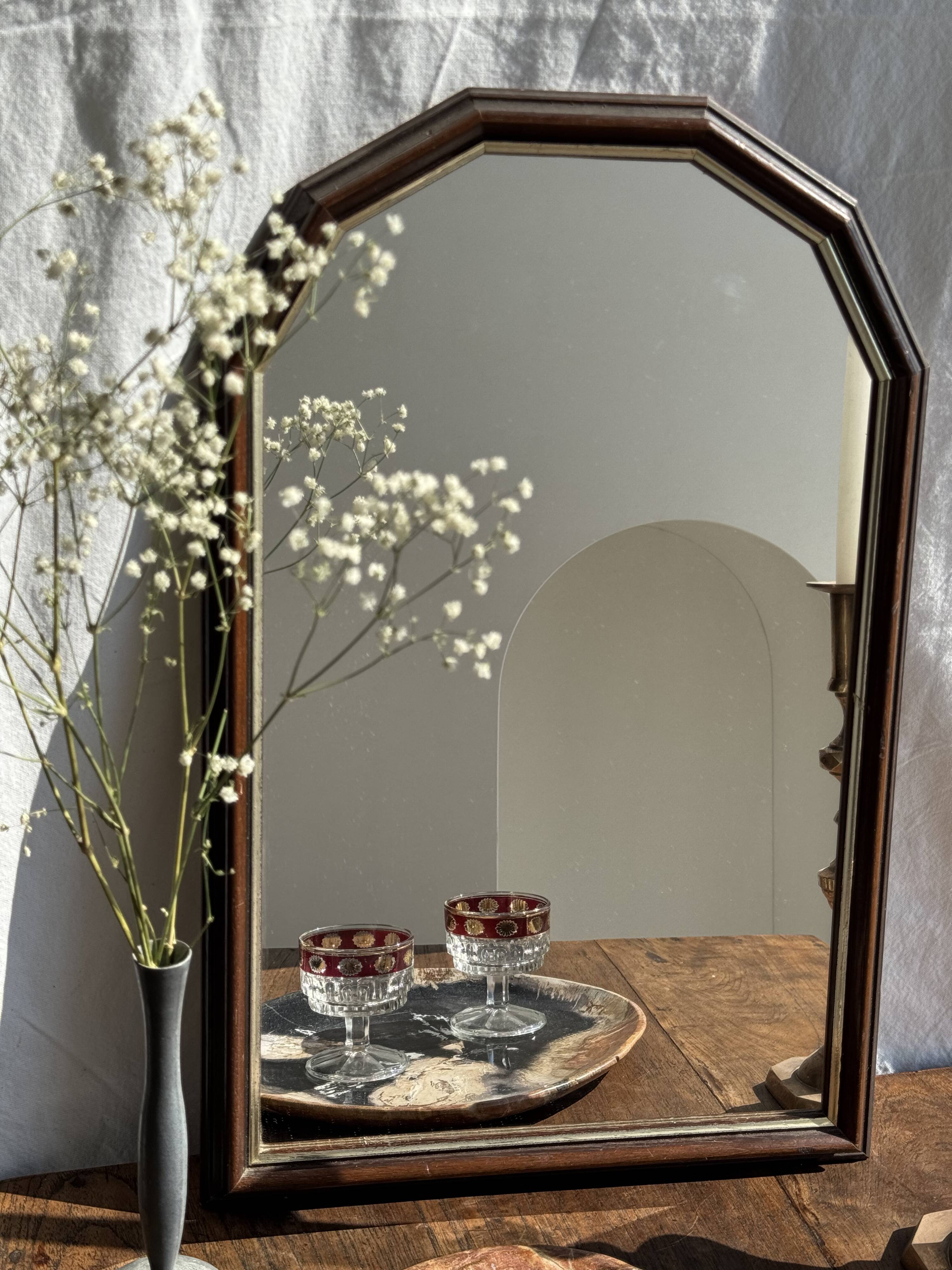 Small rounded mirror, wooden frame, gold frame H49.5