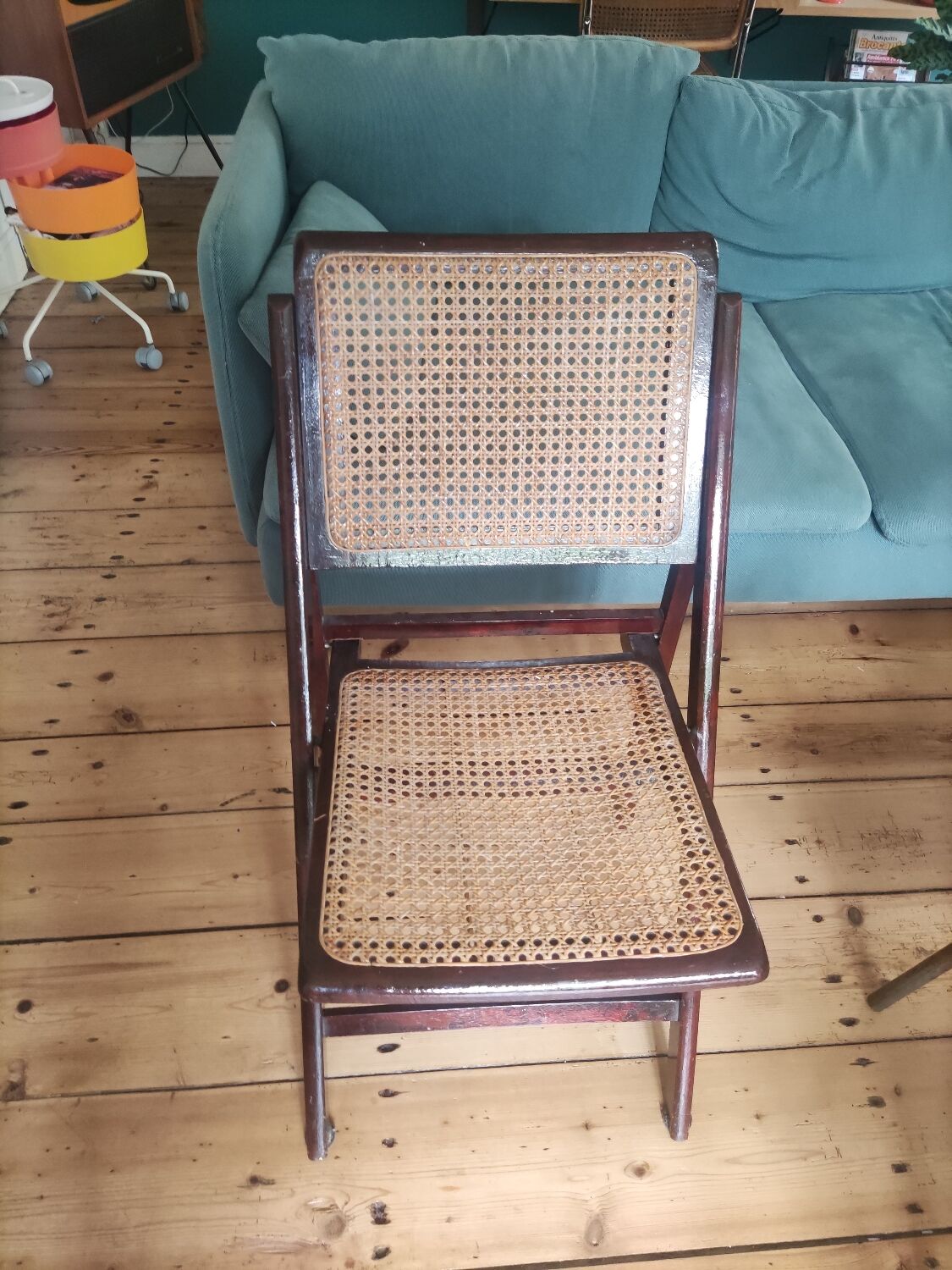 Foldable chair wooden cannage