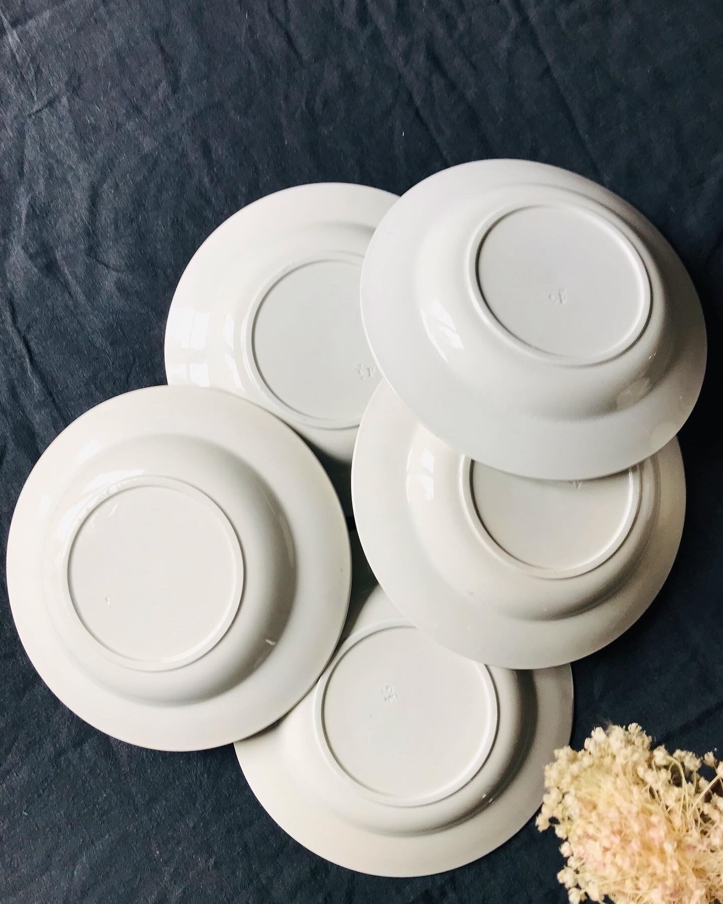 Five old hollow plates