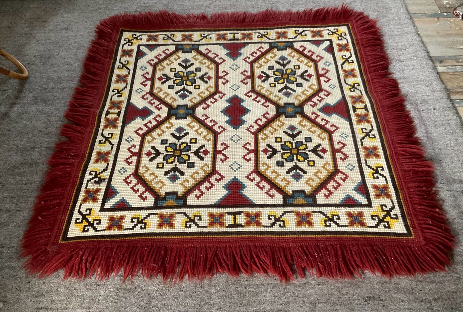 Tapis vintage en laine et frange