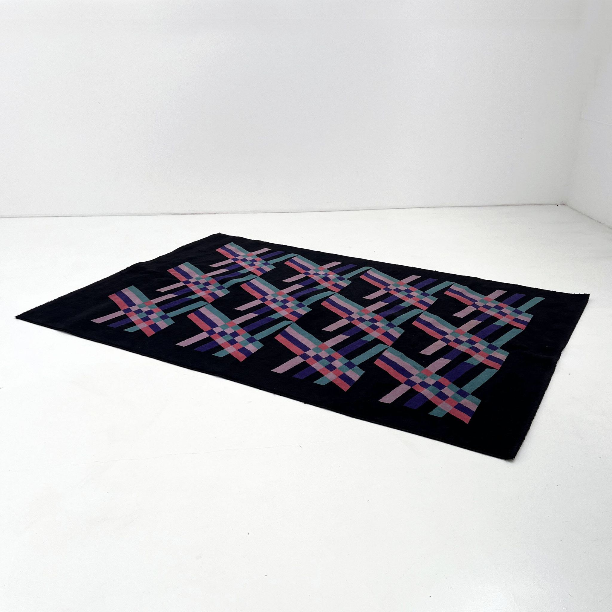 Geometric patterned rug by Missoni, 1980