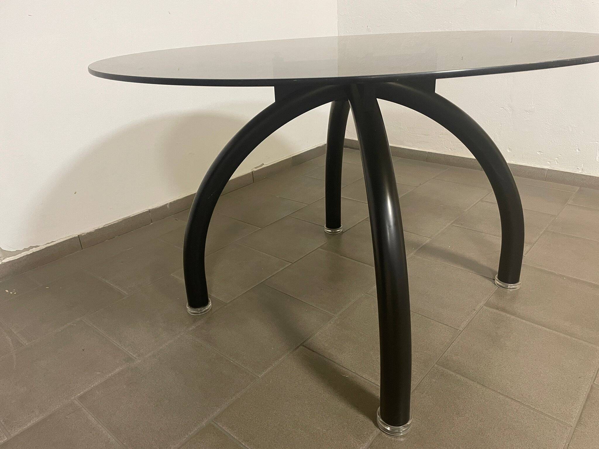 Dining table spider table Knoll