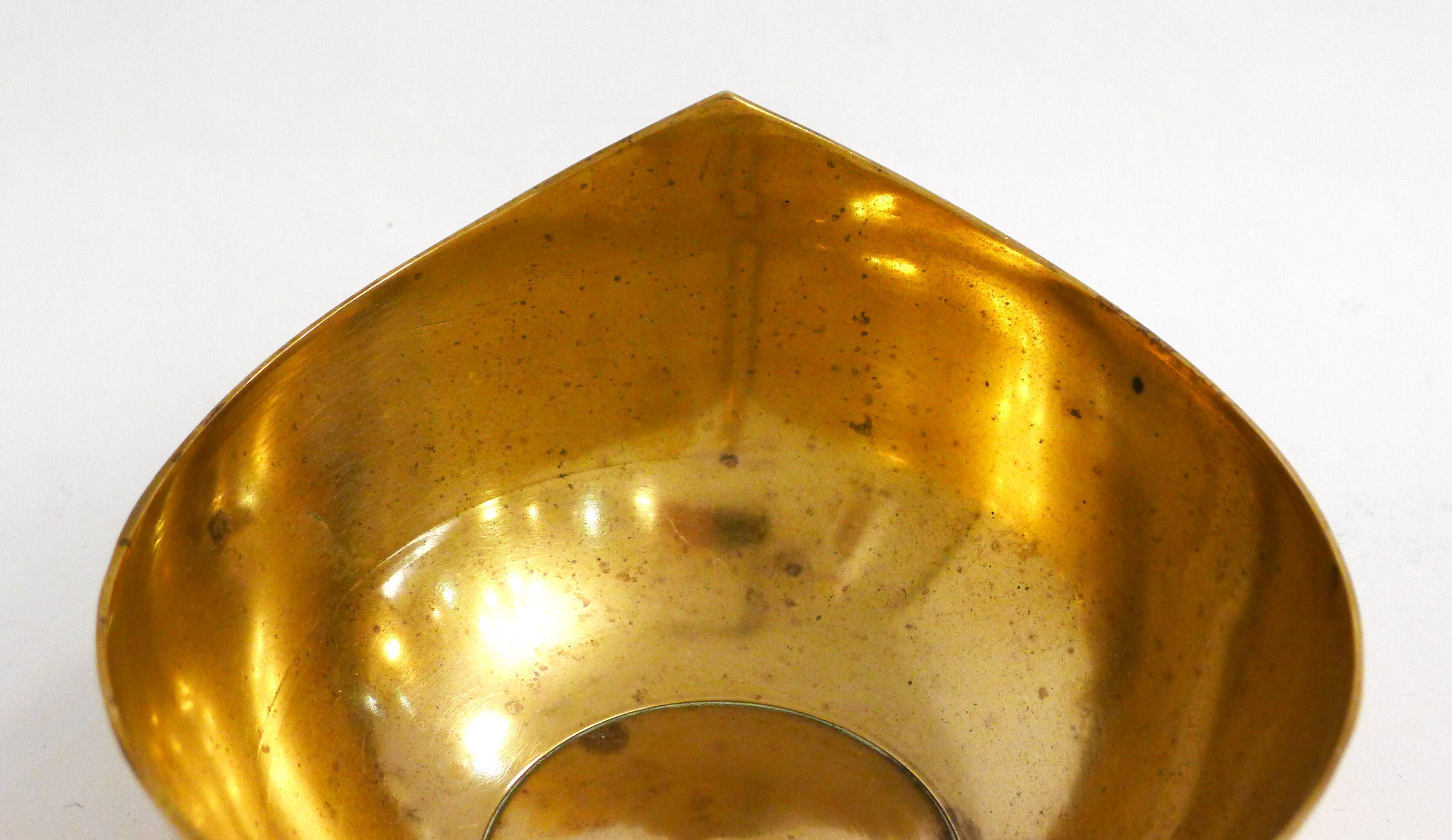 Large brass fruit bowl