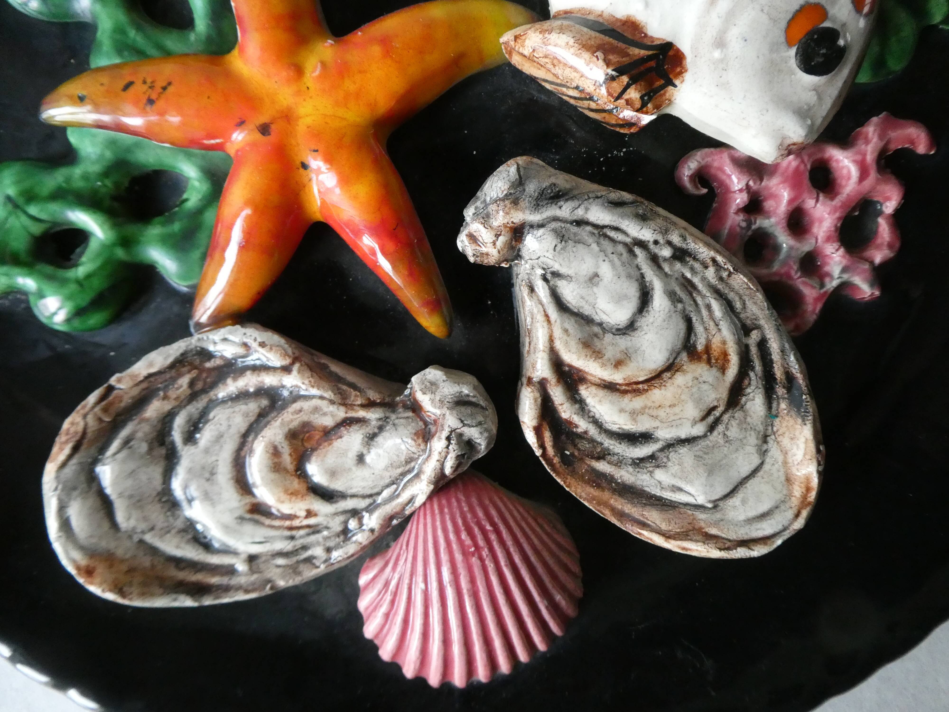 Plate in dabbling, sea decor, fish