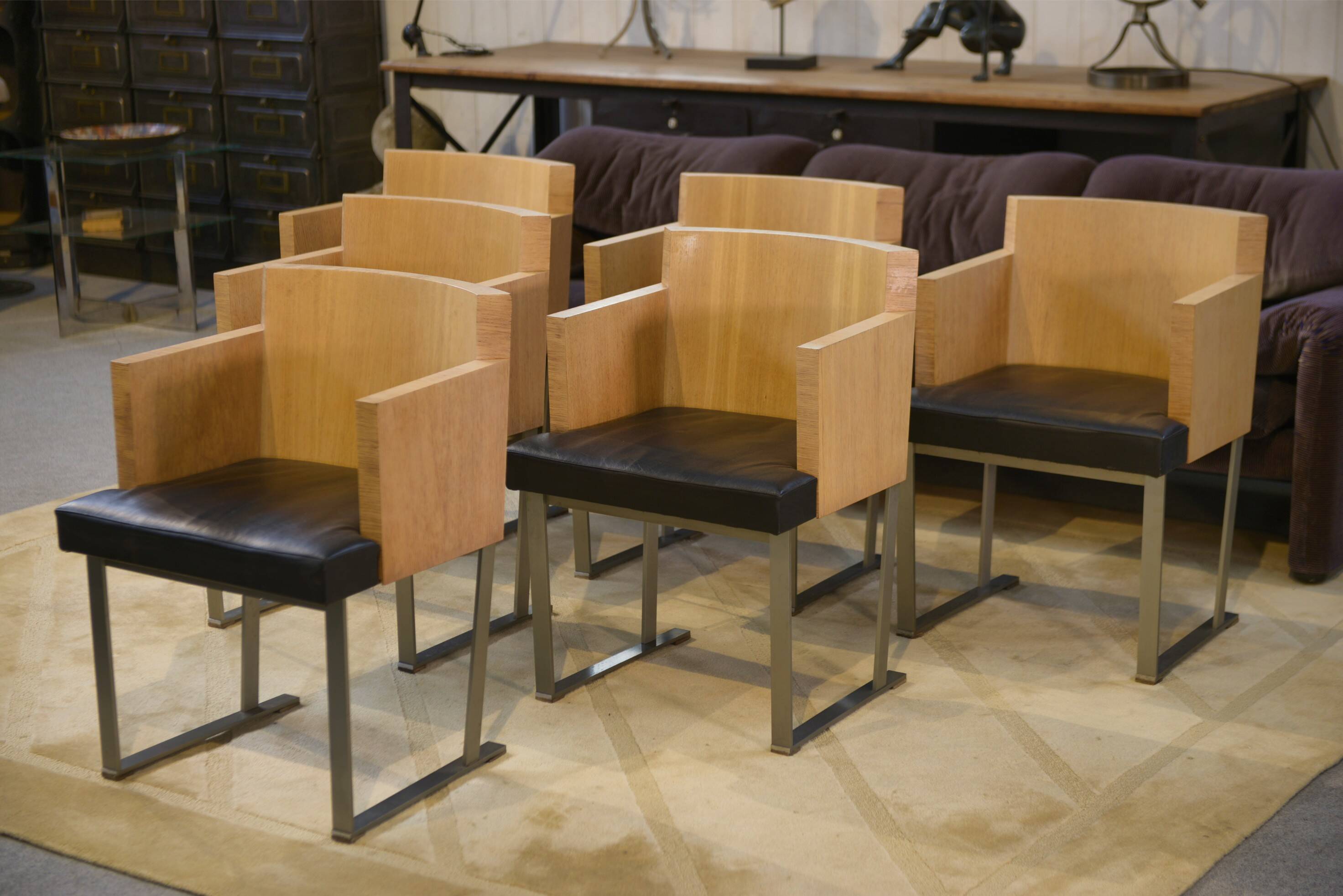 Set of 6 designer armchairs in oak and leather from the 1980s.