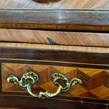 Petite commode style Louis XV