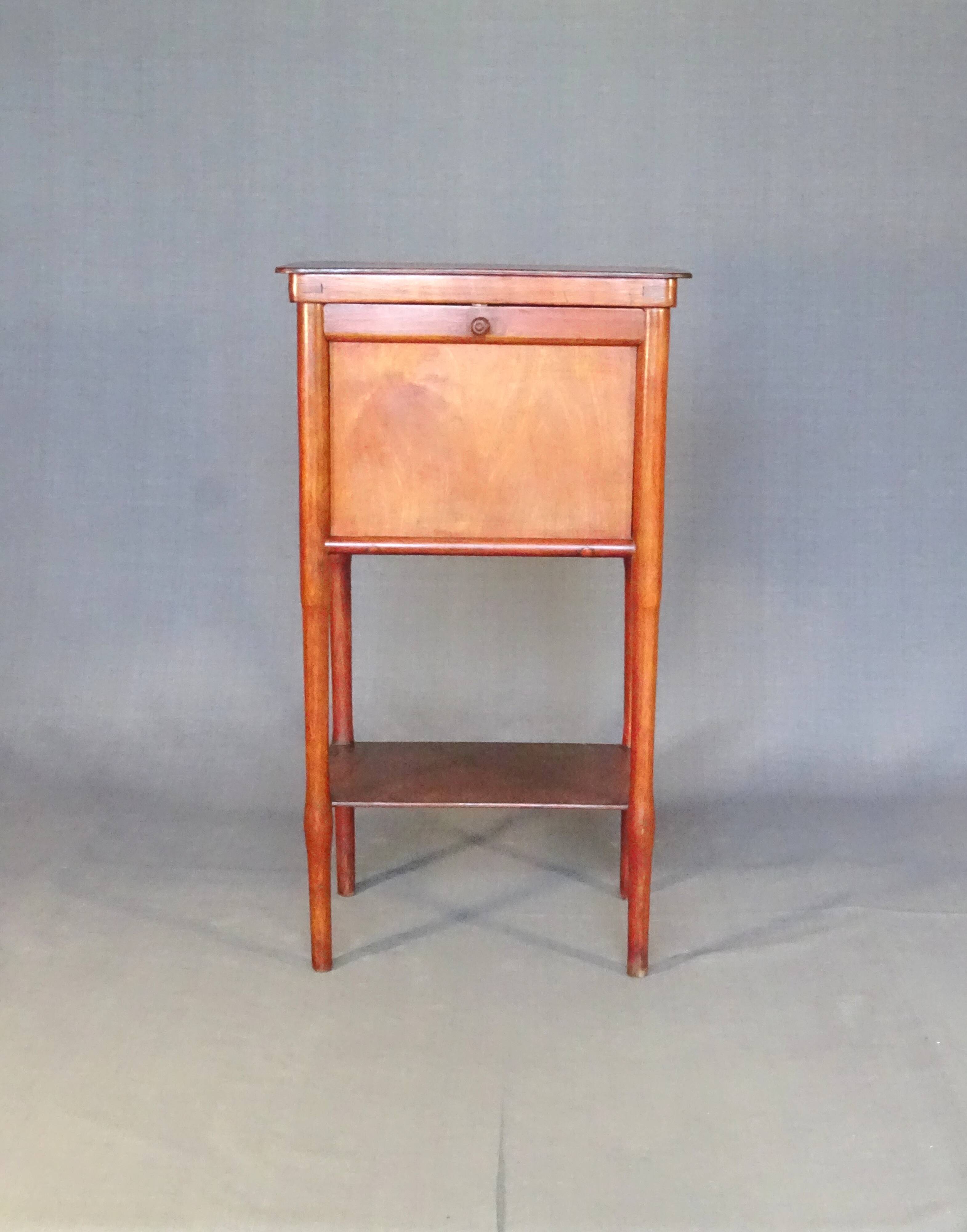 Nightstand, Fischel 1910 original condition, no Thonet.