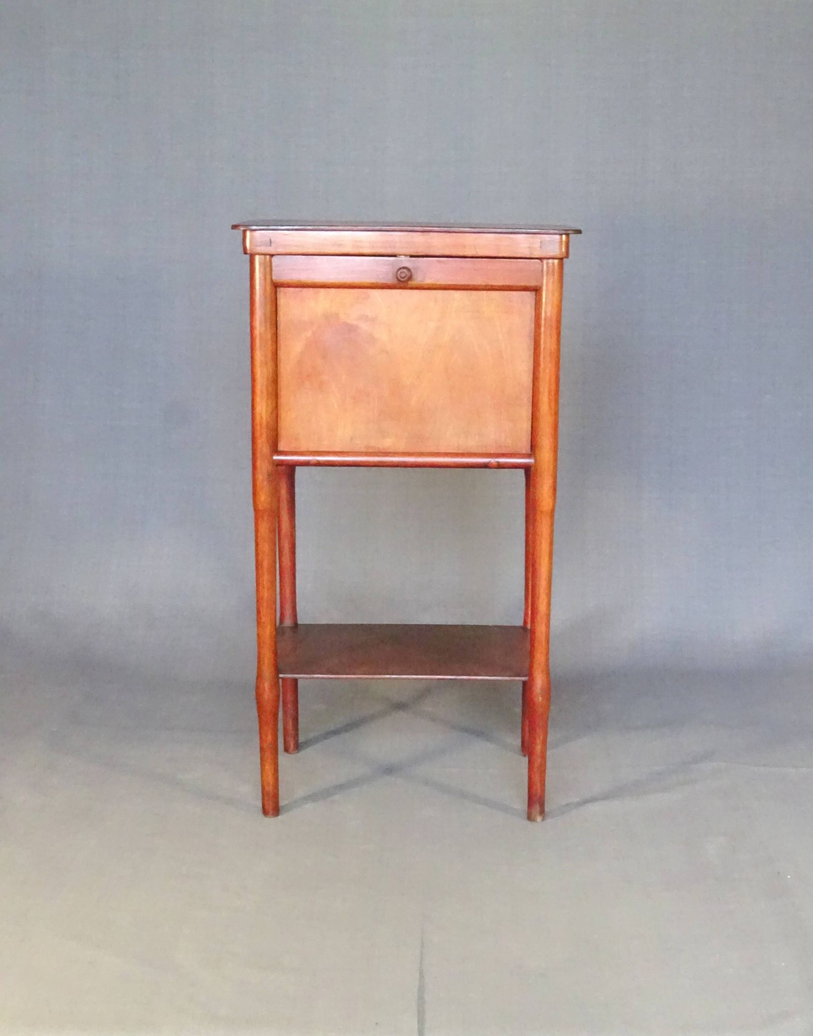 Table de nuit, Fischel 1910 état d'origine, no Thonet